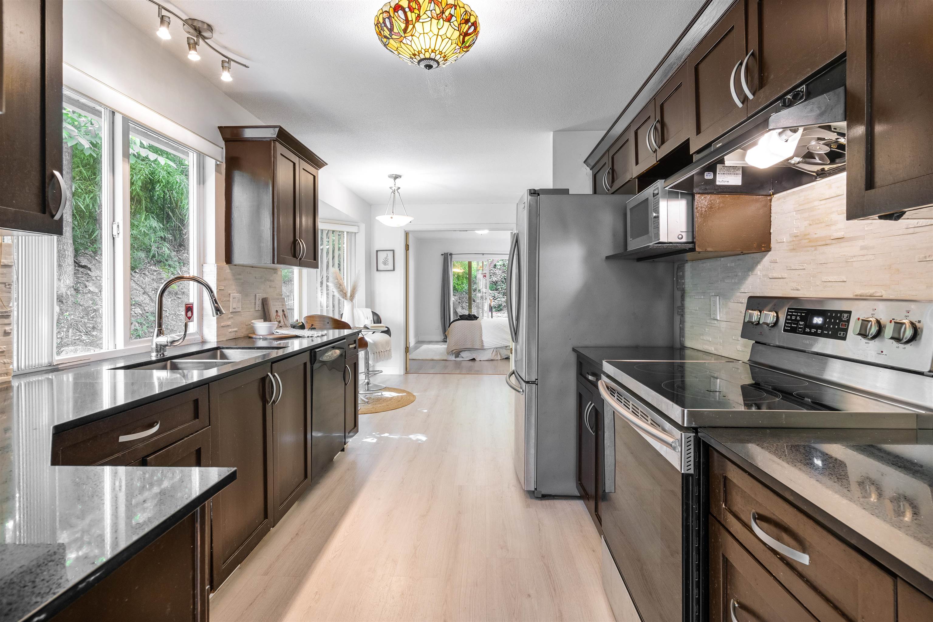 869 SEYMOUR BOULEVARD