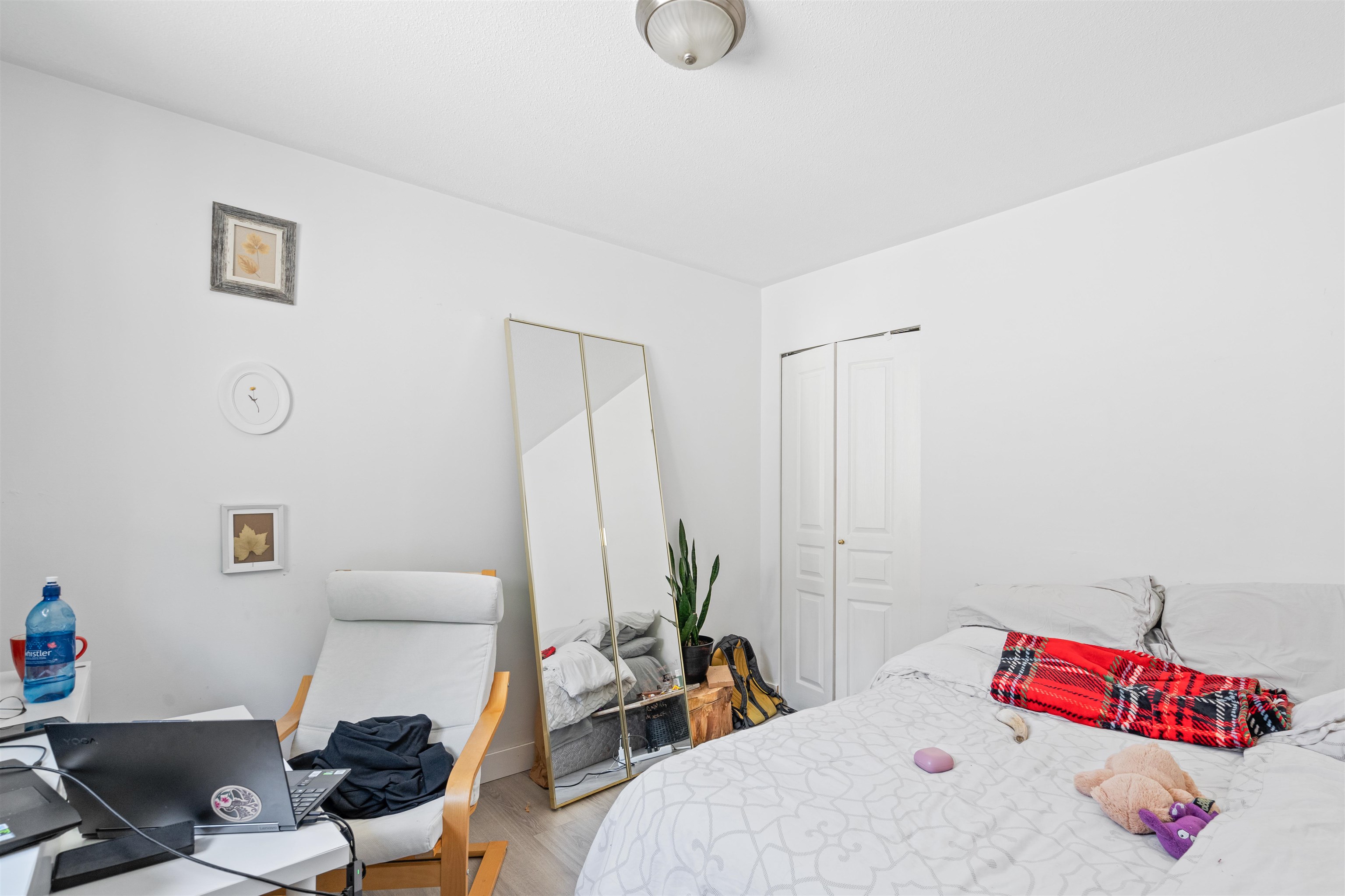 869 SEYMOUR BOULEVARD