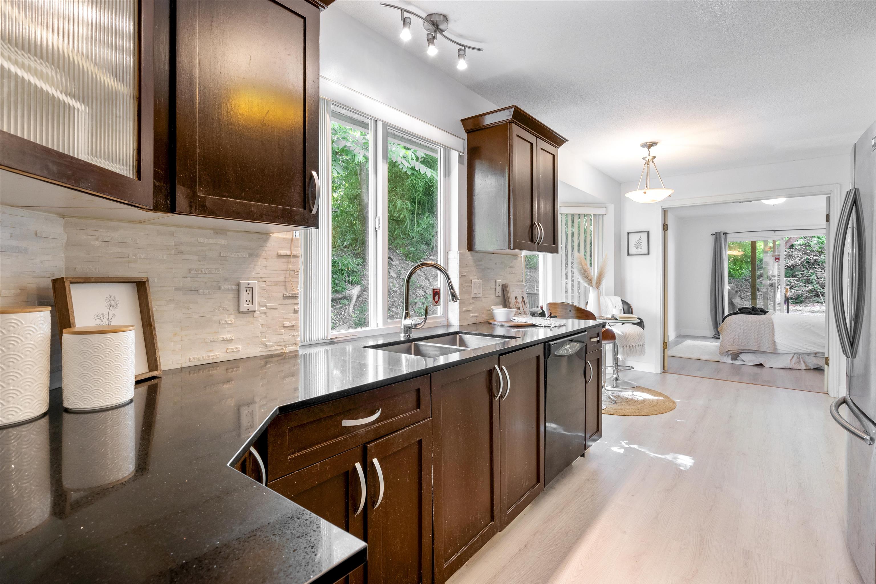 869 SEYMOUR BOULEVARD