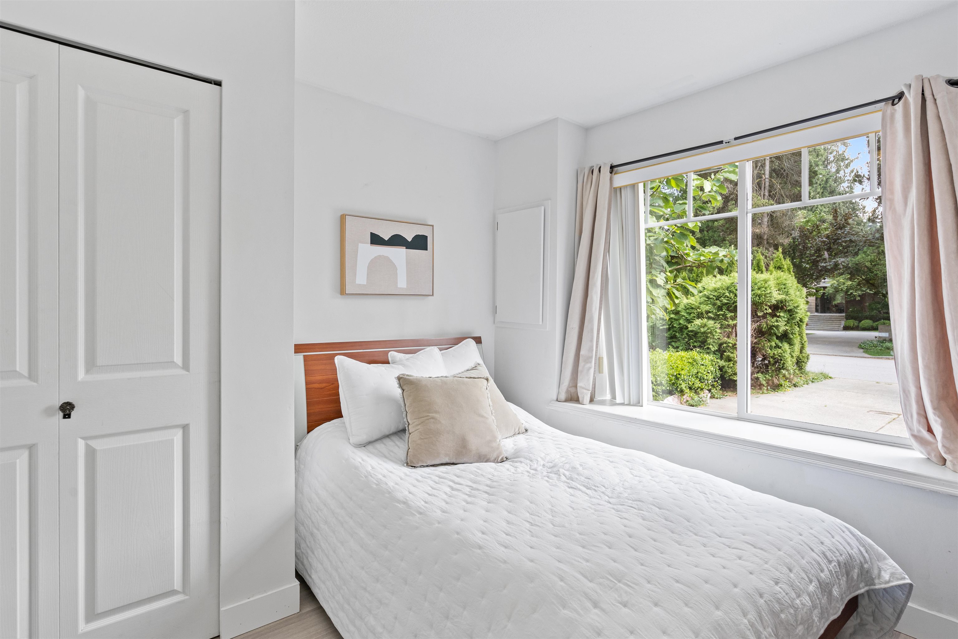 869 SEYMOUR BOULEVARD