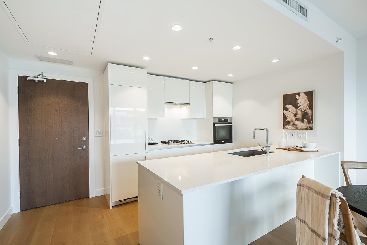 711 5788 GILBERT ROAD Unit: 711