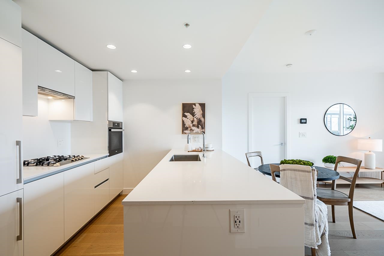 711 5788 GILBERT ROAD Unit: 711