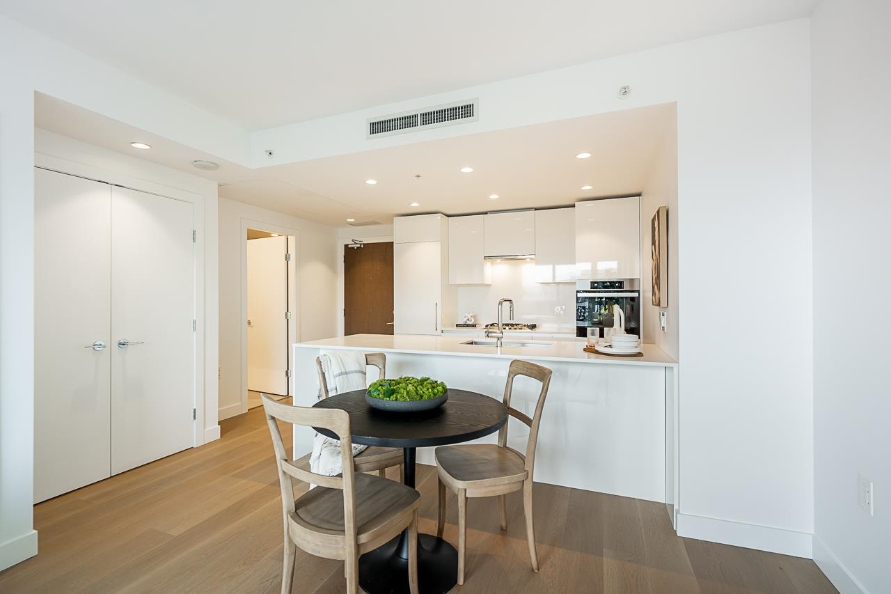 711 5788 GILBERT ROAD Unit: 711