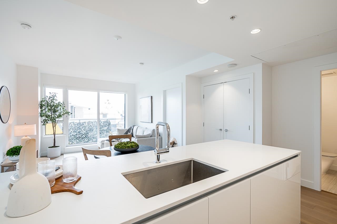 711 5788 GILBERT ROAD Unit: 711