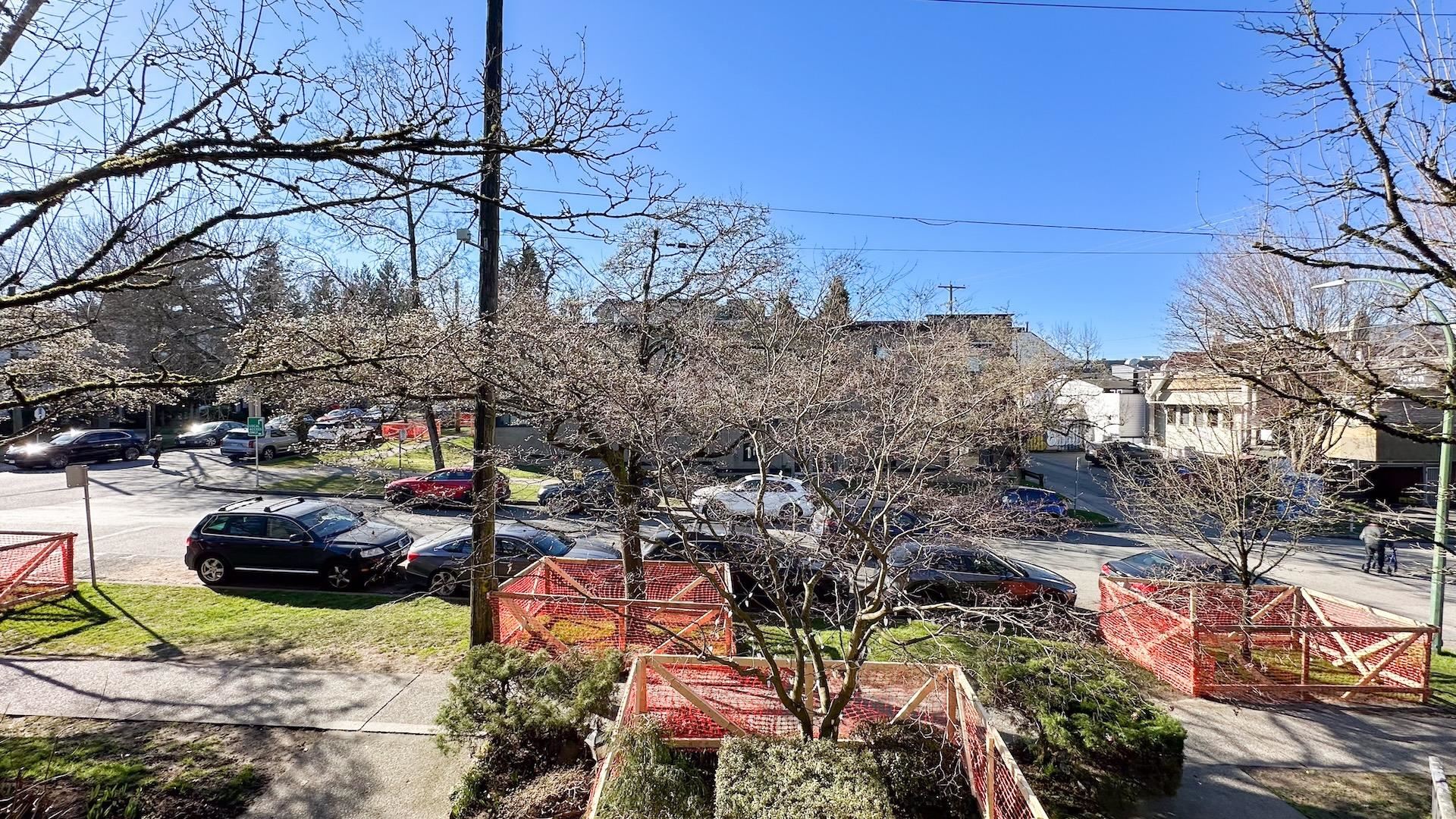 202 2080 MAPLE STREET Unit: 202