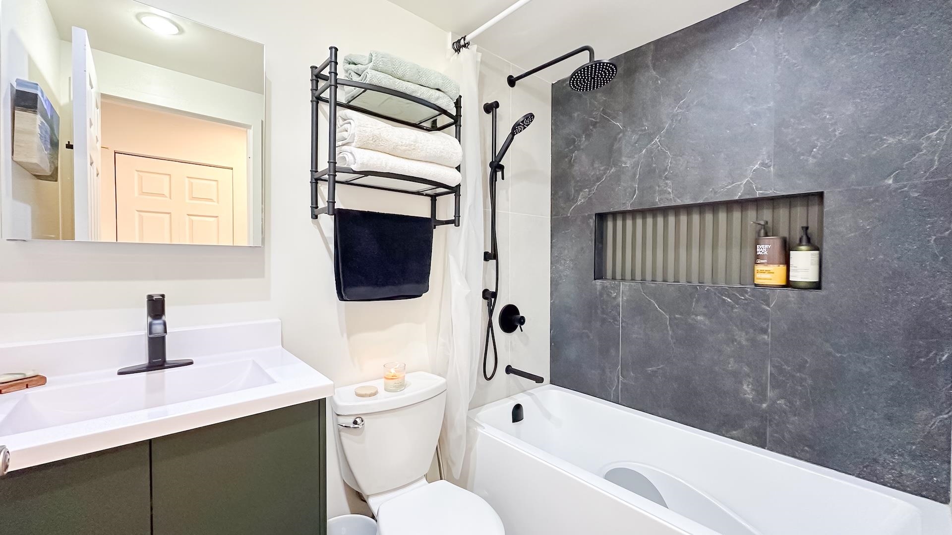 202 2080 MAPLE STREET Unit: 202