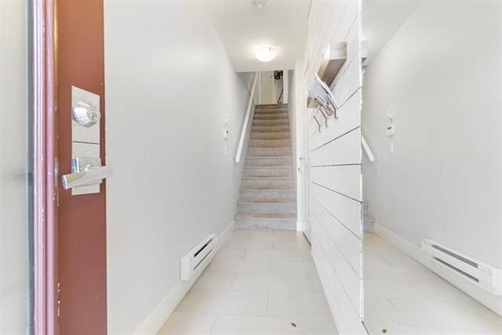 8 7811 209 STREET Unit: 8