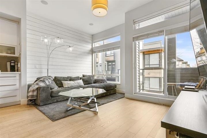 8 7811 209 STREET Unit: 8