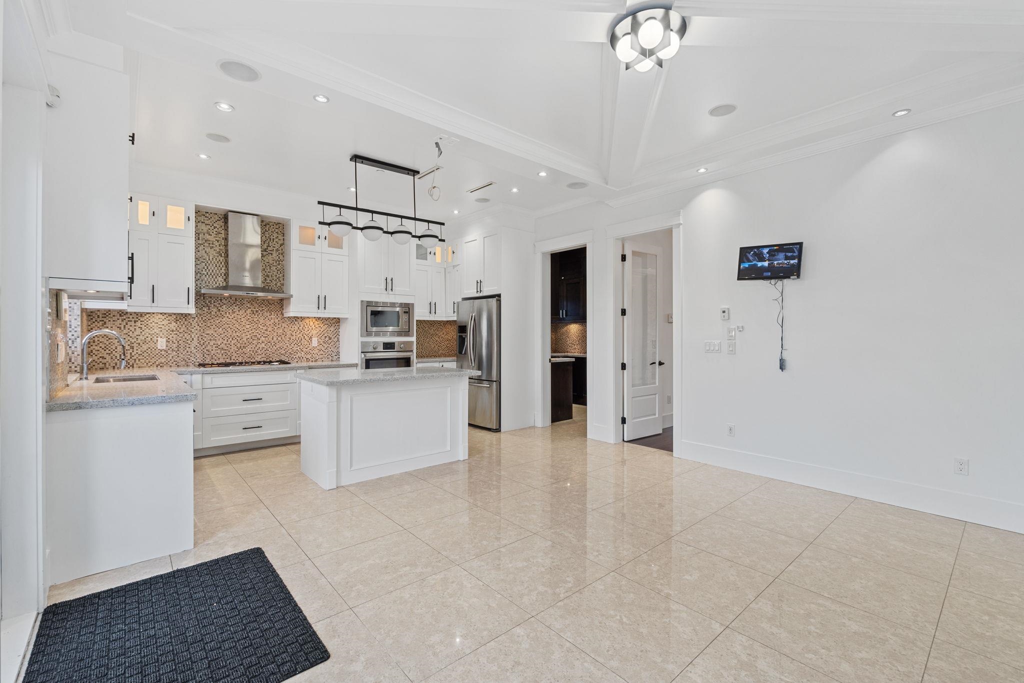 831 E KING EDWARD AVENUE