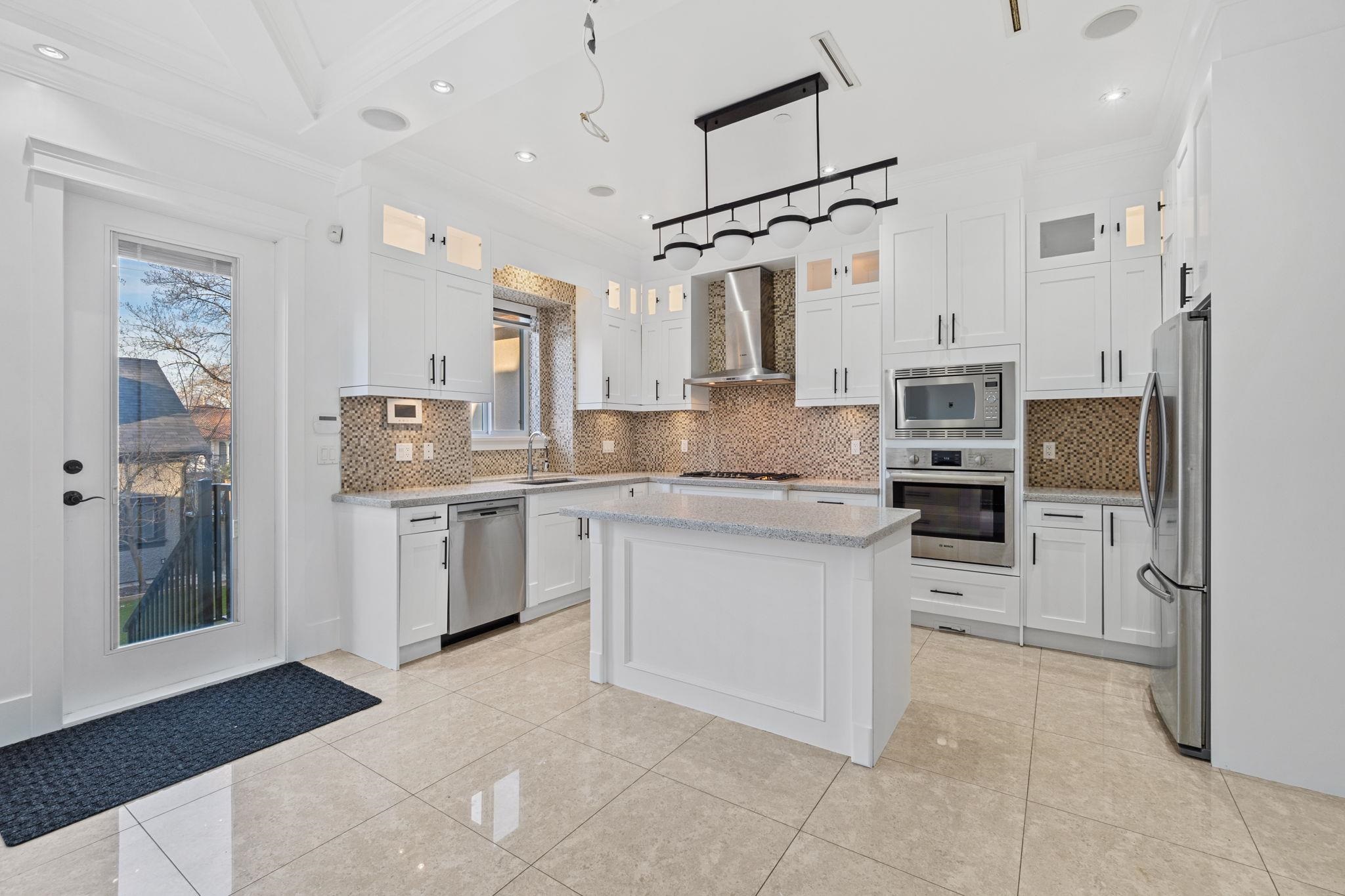 831 E KING EDWARD AVENUE