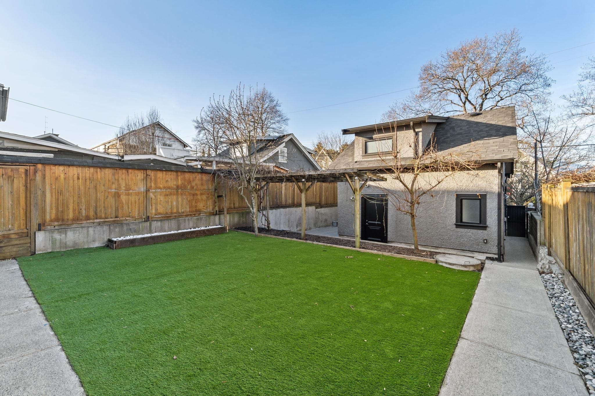 831 E KING EDWARD AVENUE