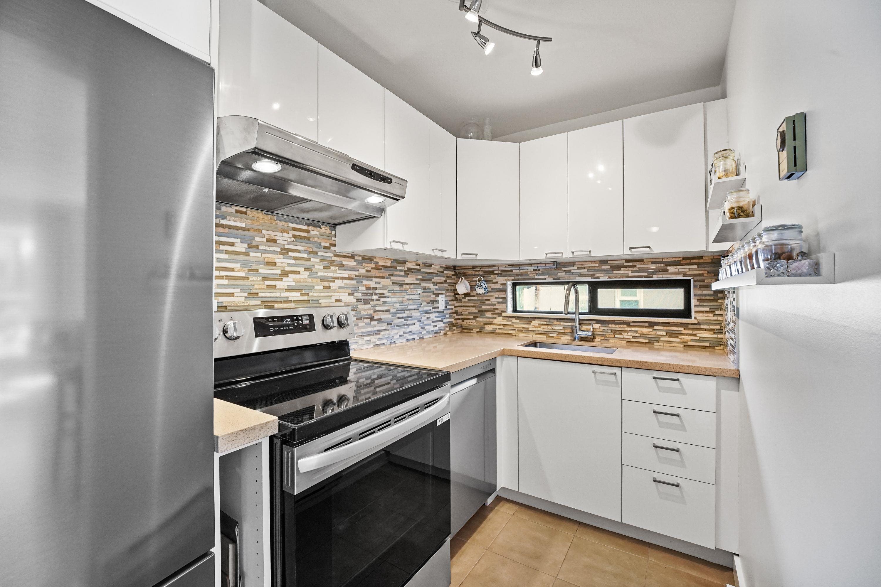 301 674 W 17TH AVENUE Unit: 301