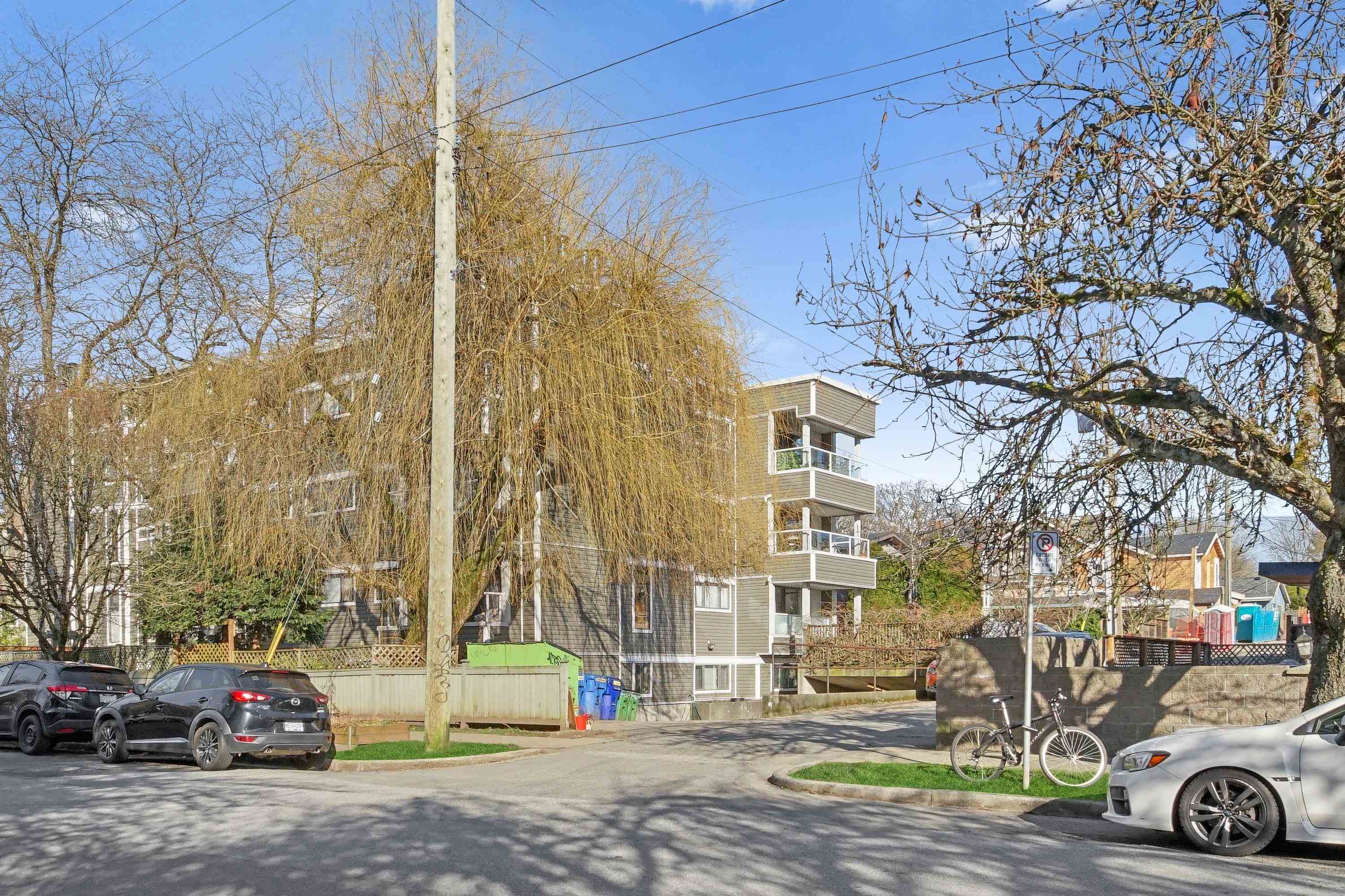 301 674 W 17TH AVENUE Unit: 301