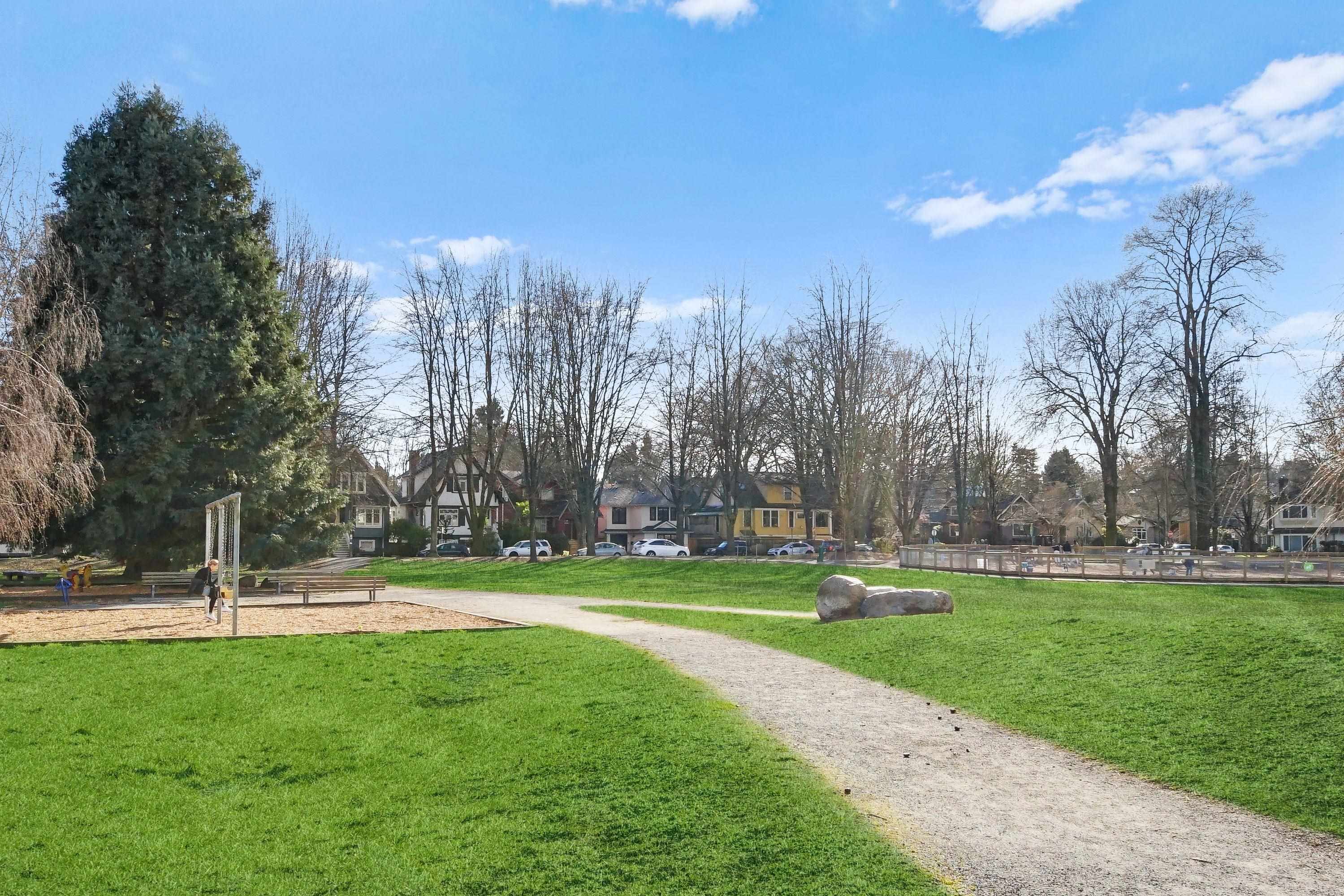 301 674 W 17TH AVENUE Unit: 301