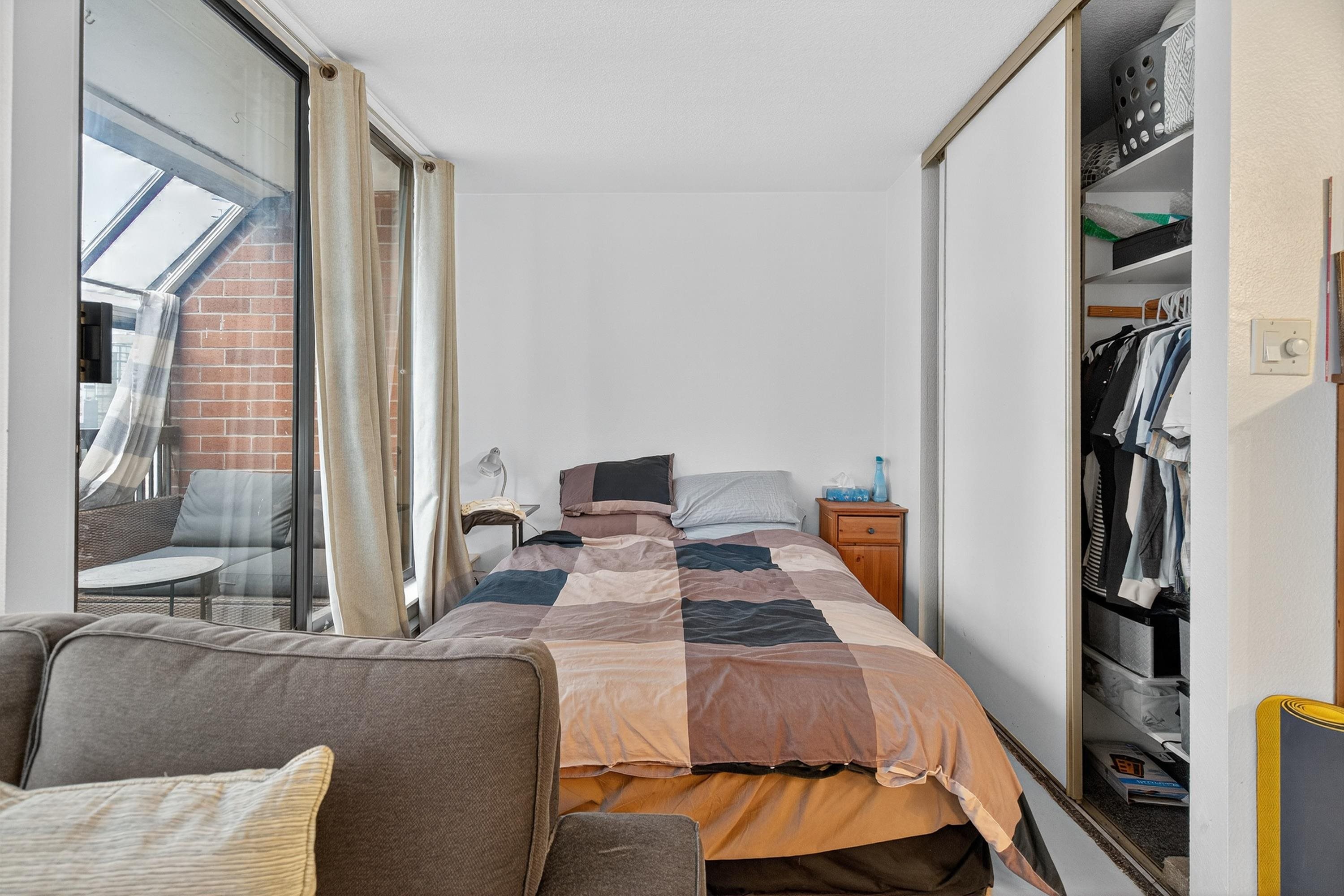 902 950 DRAKE STREET Unit: 902