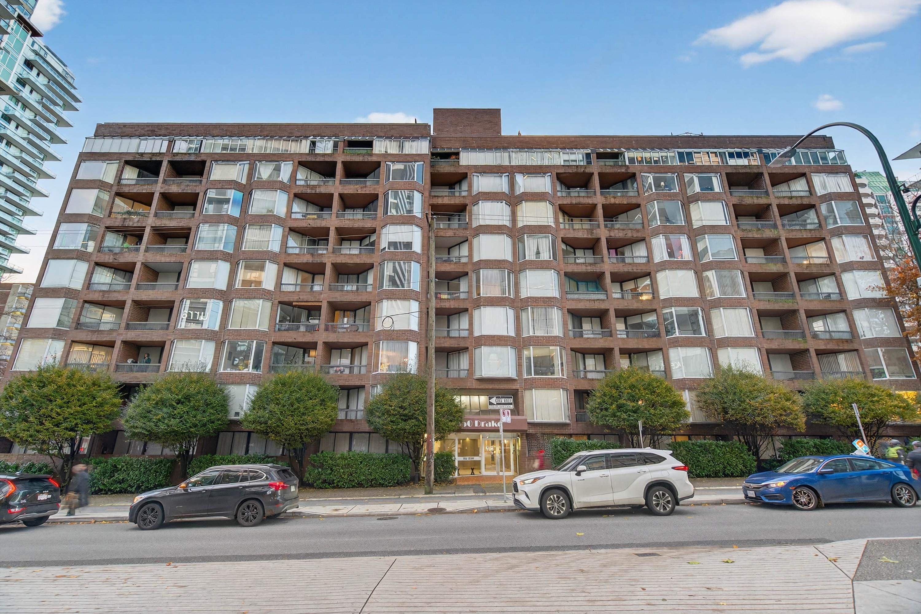 902 950 DRAKE STREET Unit: 902