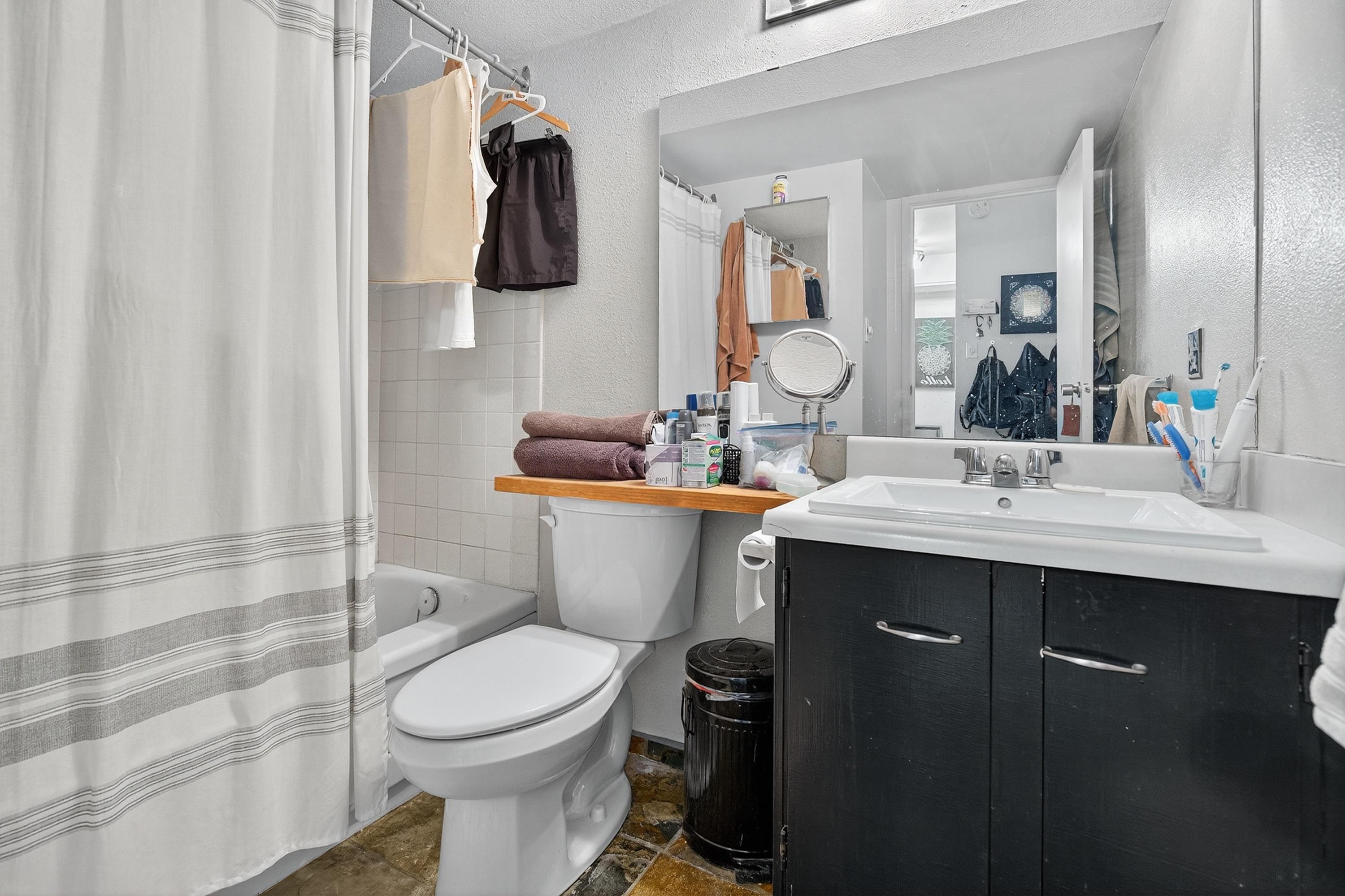 902 950 DRAKE STREET Unit: 902