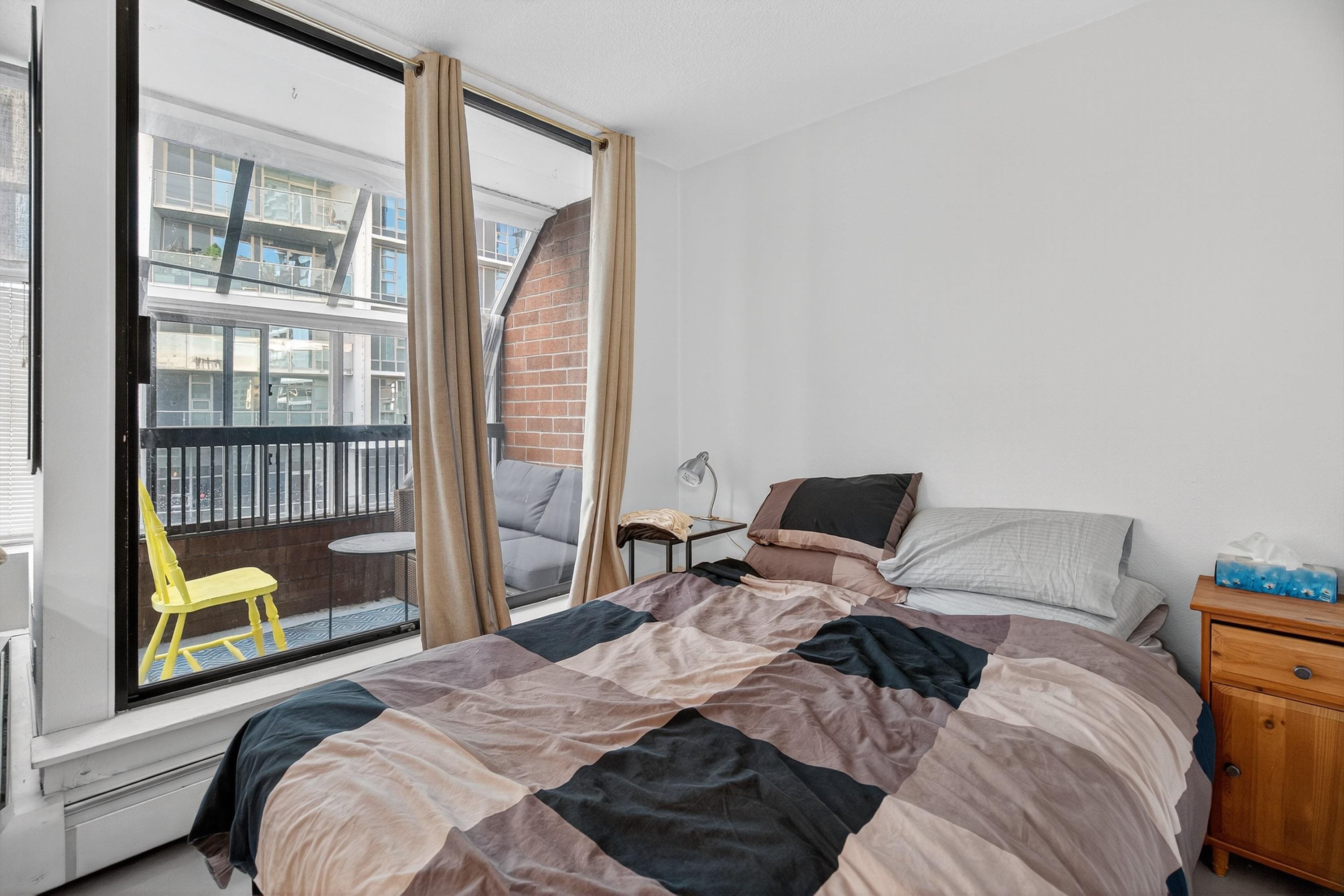 902 950 DRAKE STREET Unit: 902