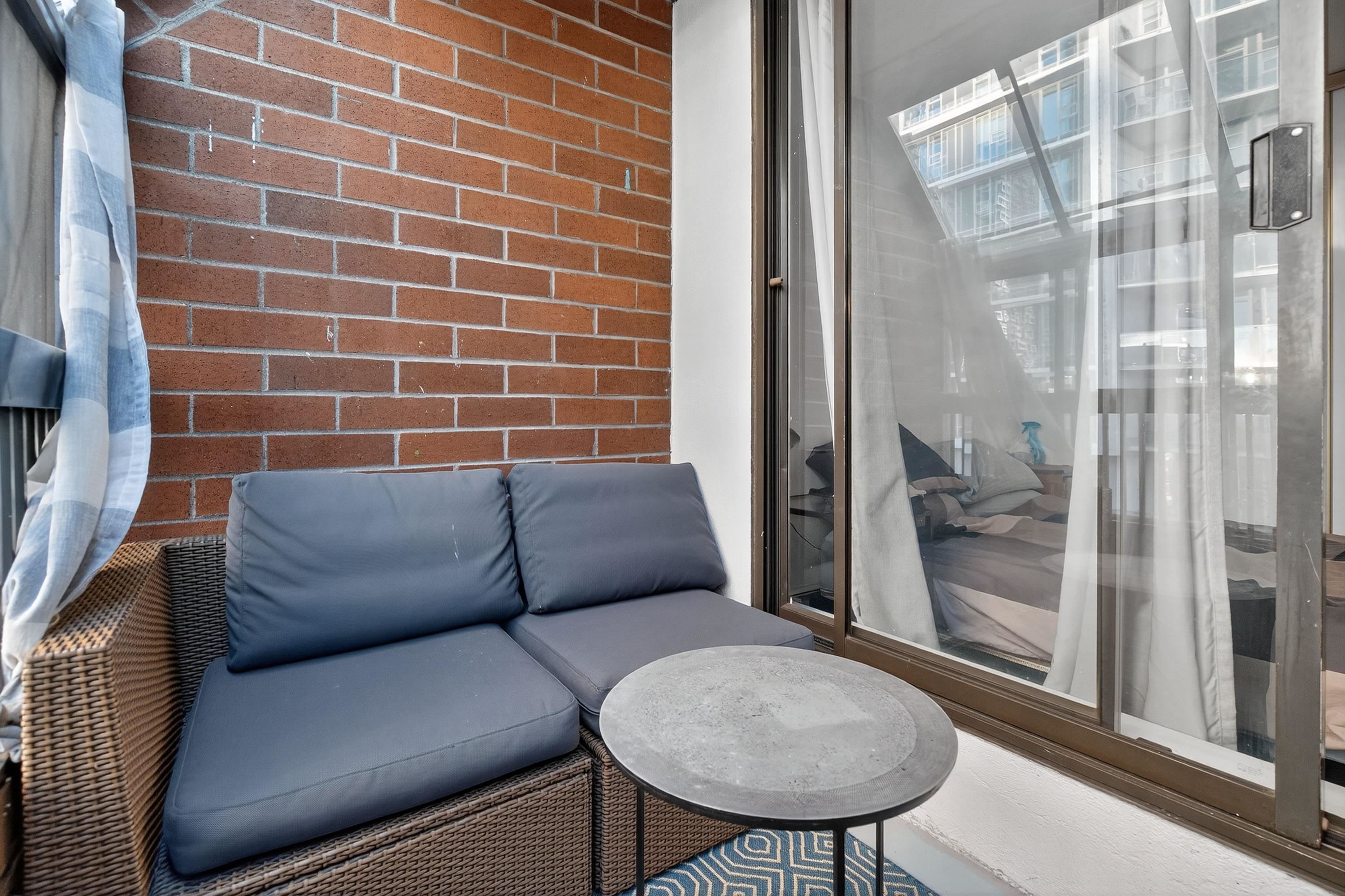 902 950 DRAKE STREET Unit: 902