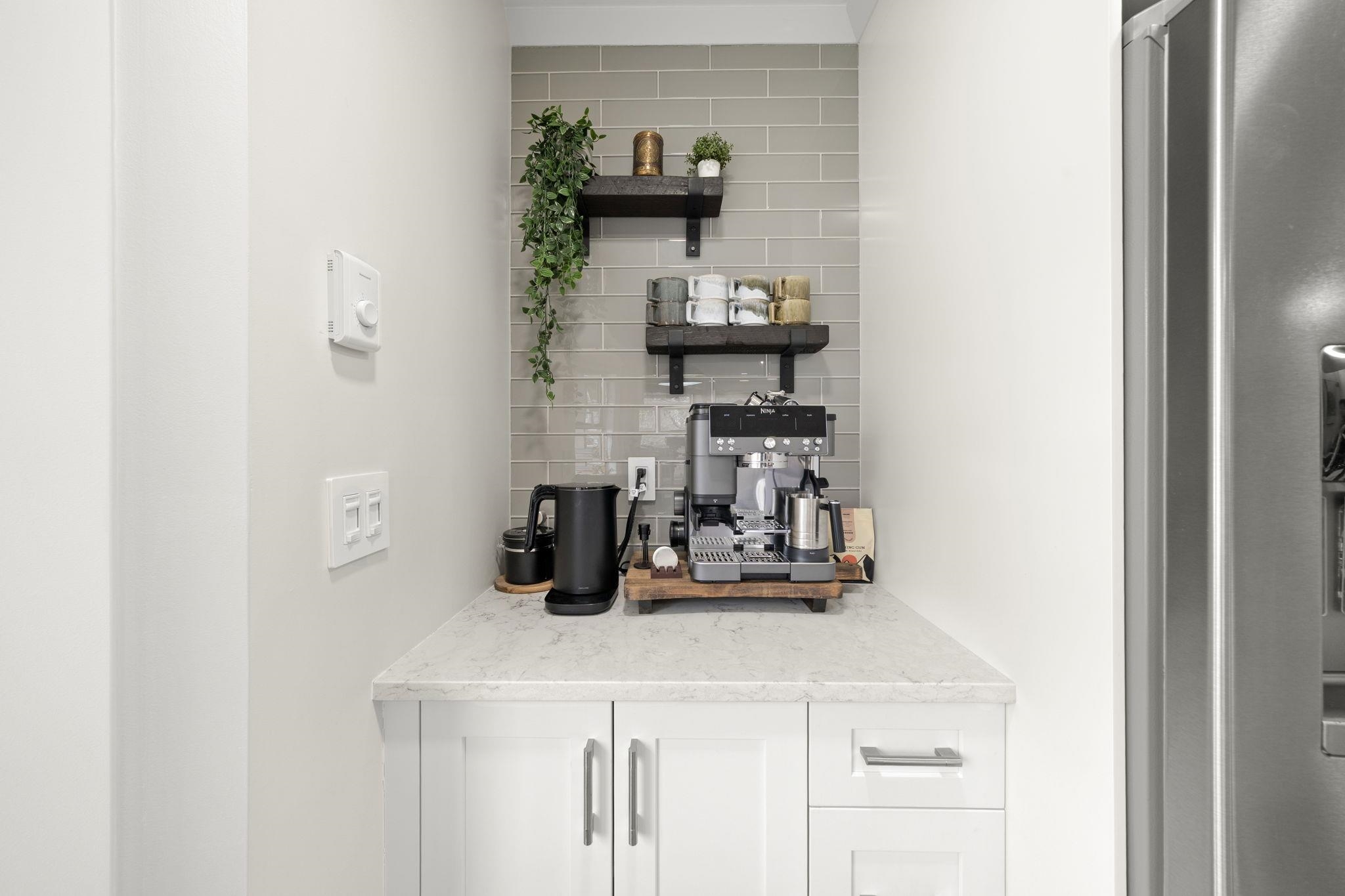 201 5464 201A STREET Unit: 201