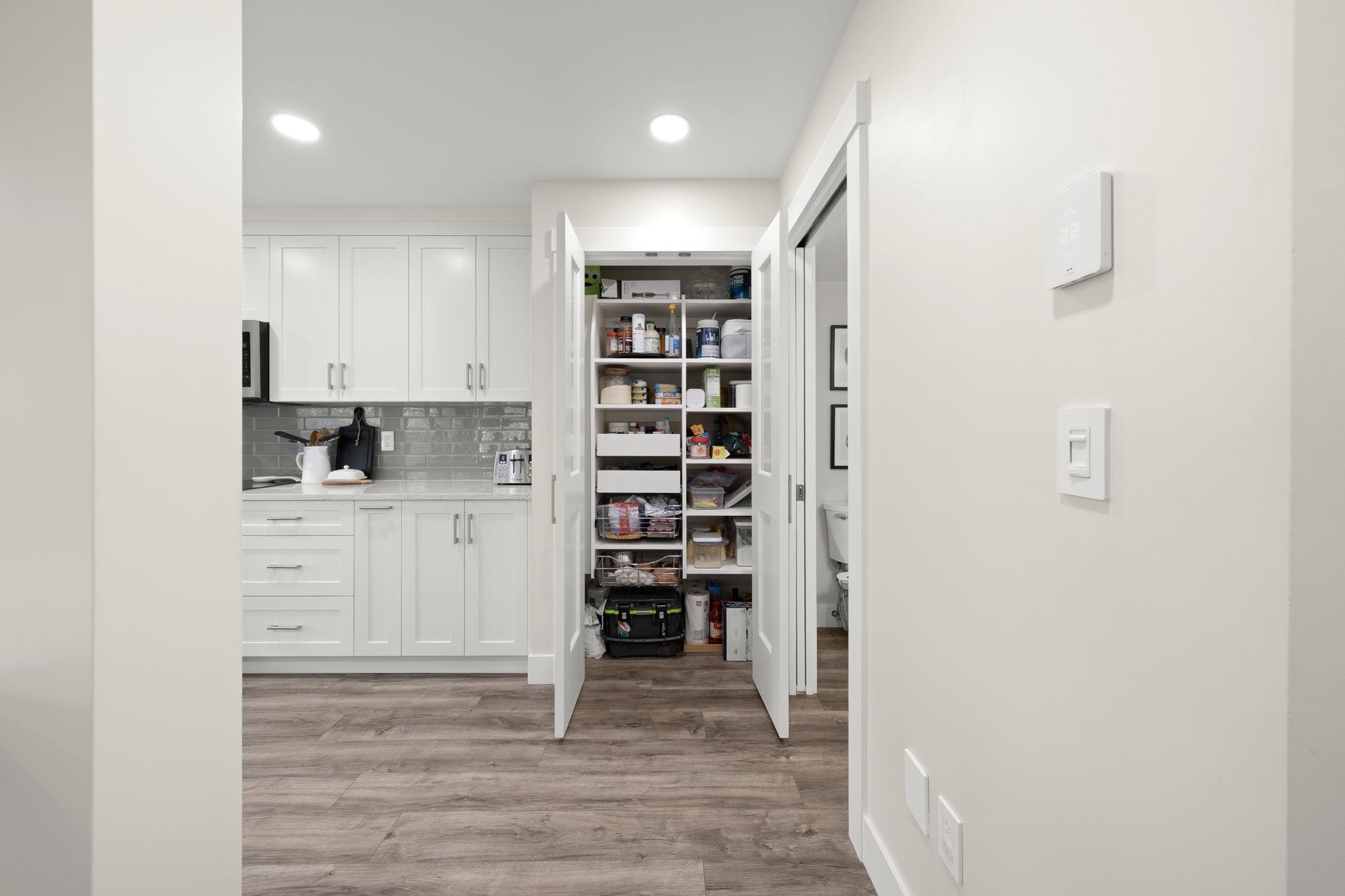 201 5464 201A STREET Unit: 201
