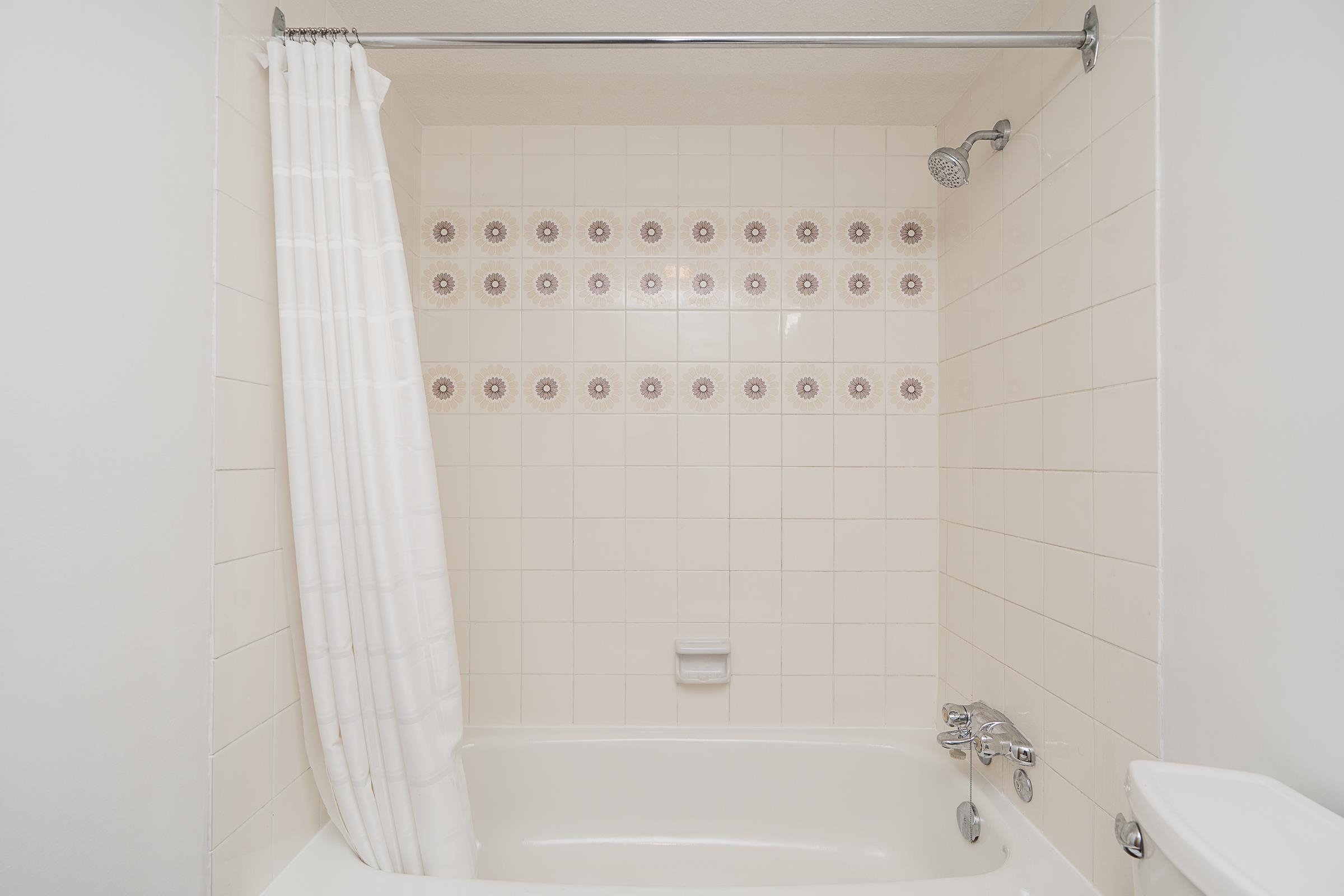 205 13364 102 AVENUE Unit: 205