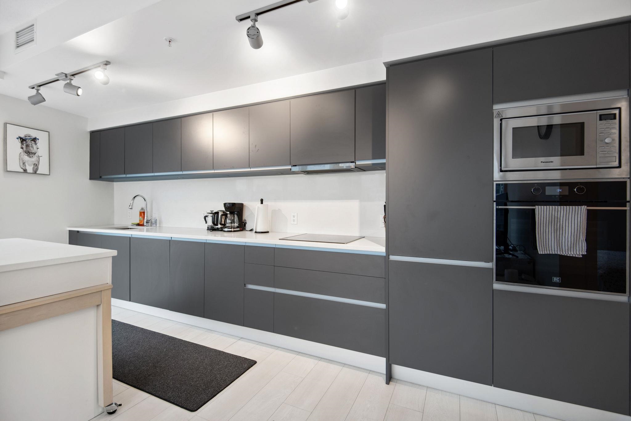 602 180 E 2ND AVENUE Unit: 602