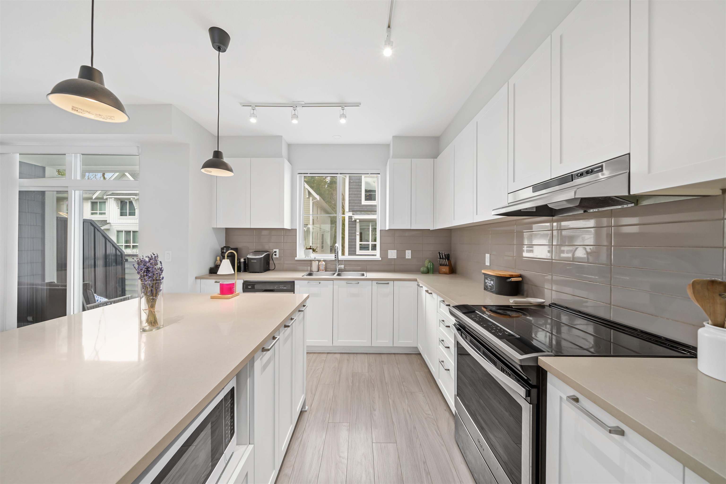 74 8335 NELSON STREET Unit: 74