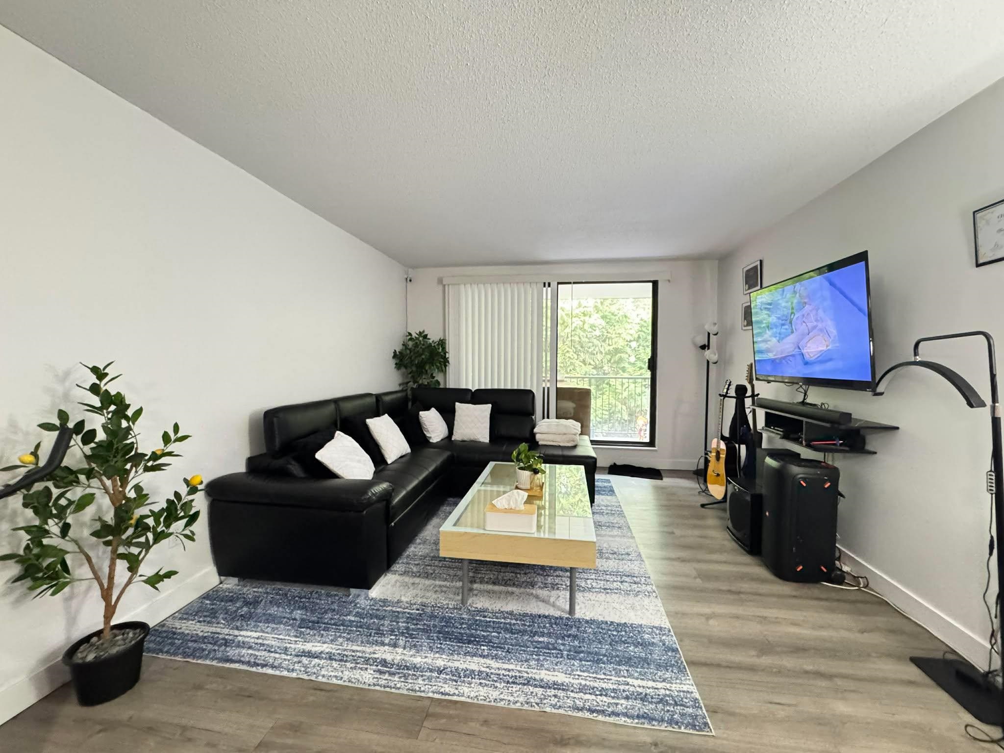 206 10698 151A STREET Unit: 206