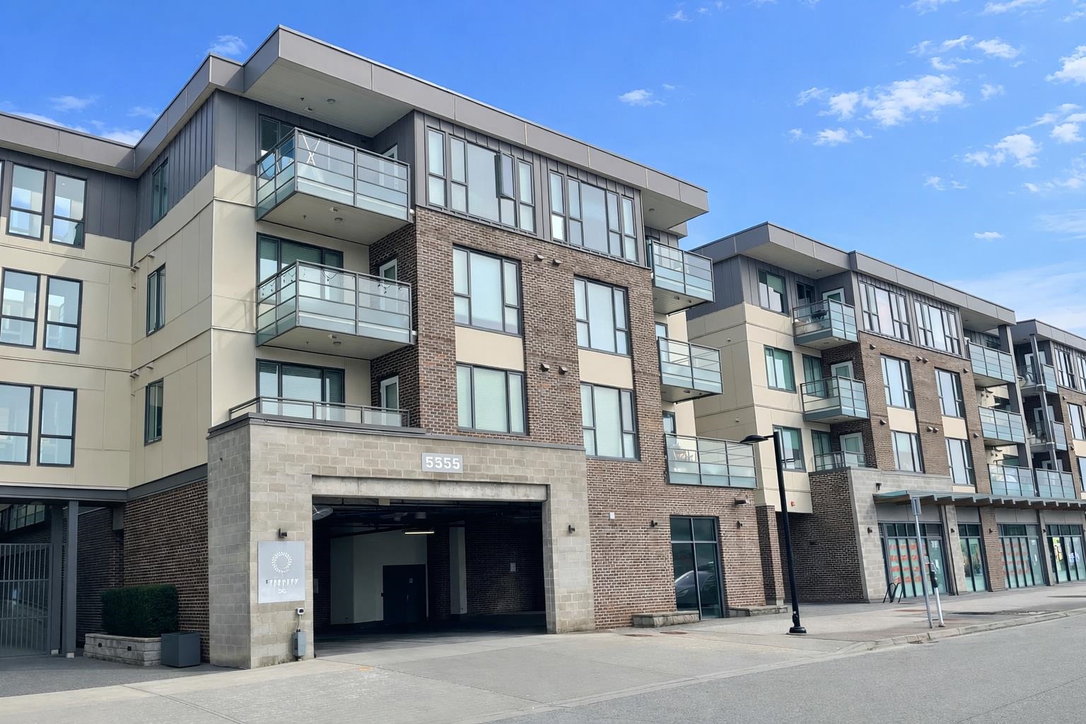 230 5355 LANE STREET Unit: 230