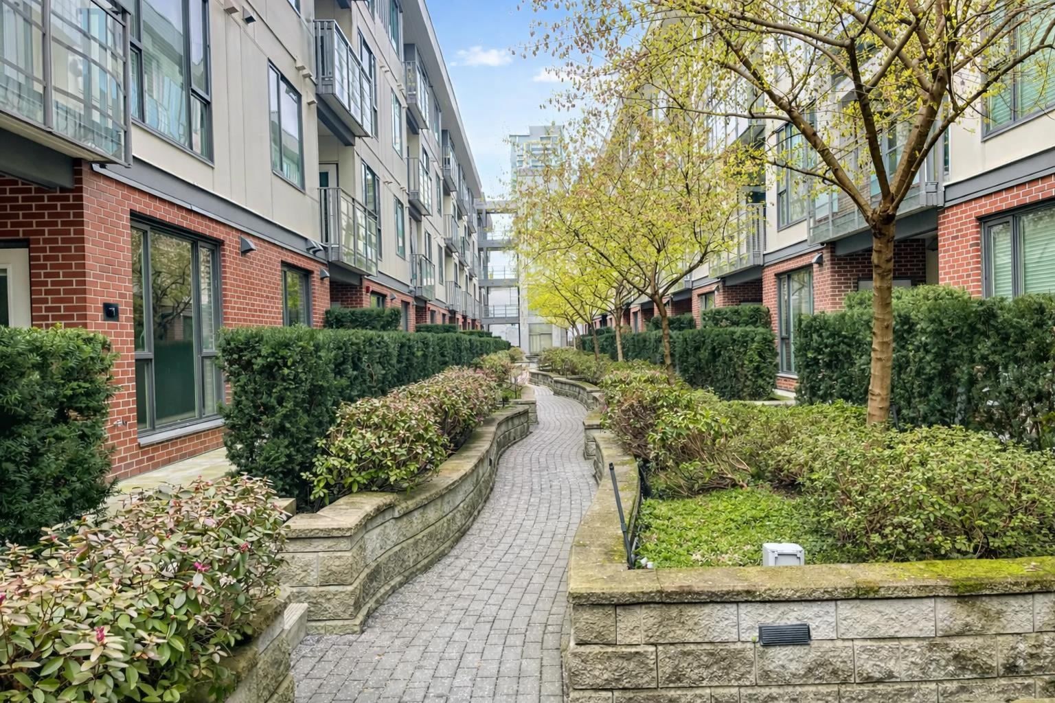 230 5355 LANE STREET Unit: 230