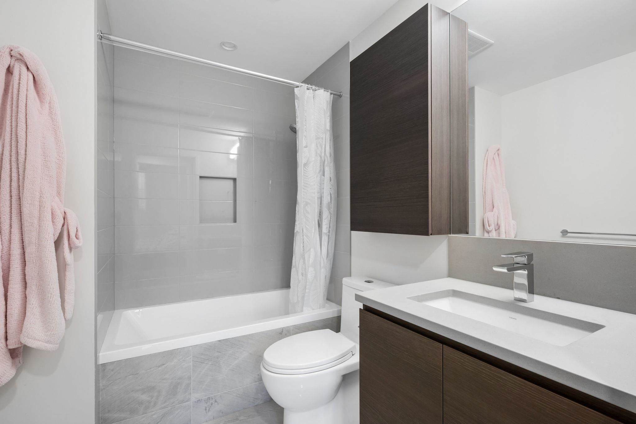 1410 4168 LOUGHEED HIGHWAY Unit: 1410