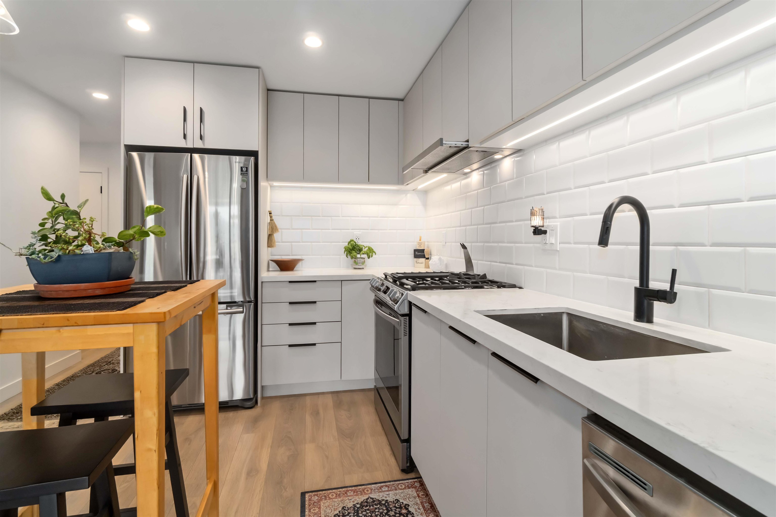 505 3018 ST GEORGE STREET Unit: 505