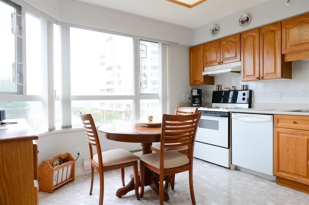 301 3190 GLADWIN ROAD Unit: 301