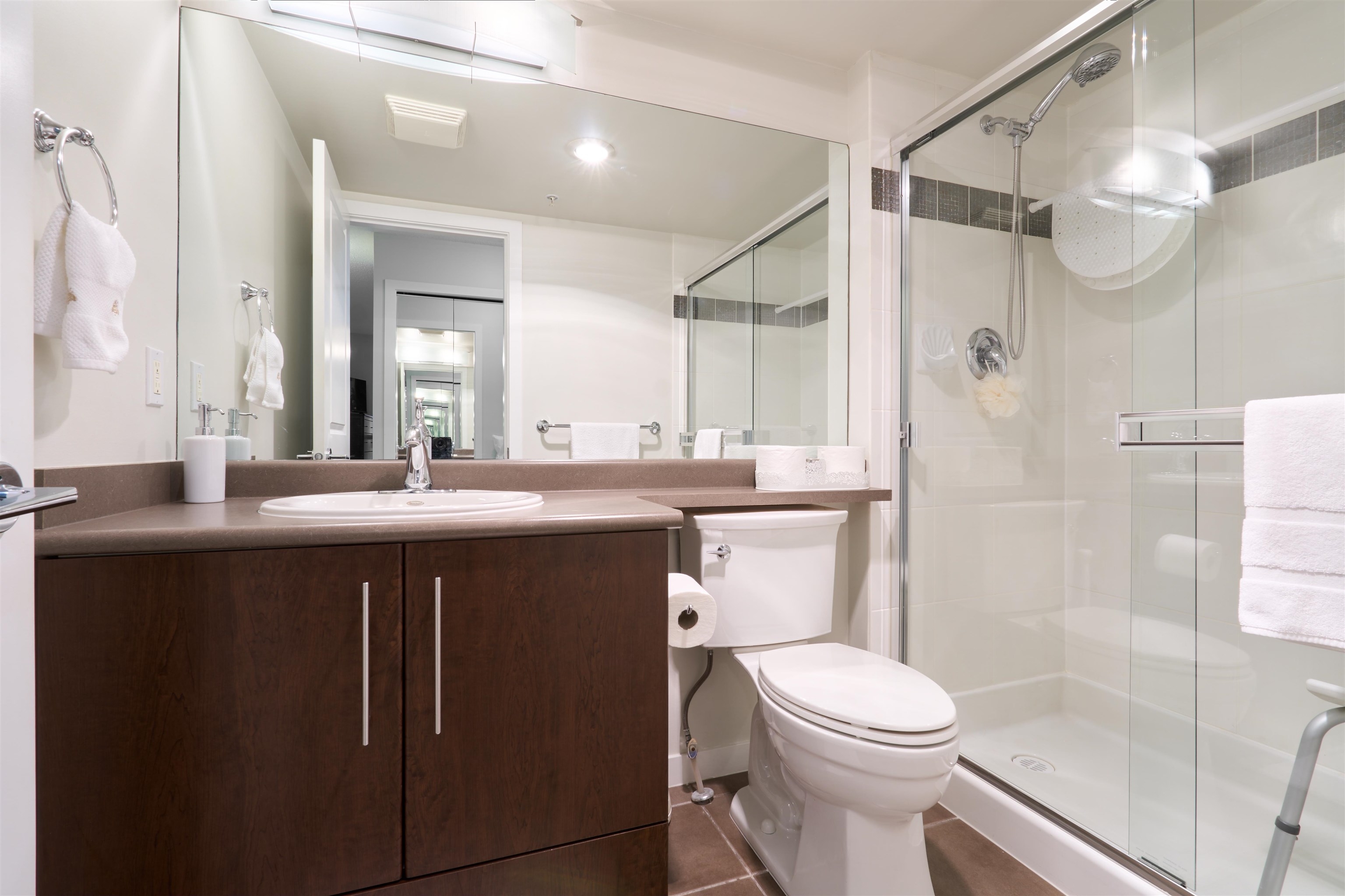 401 2138 MADISON AVENUE Unit: 401