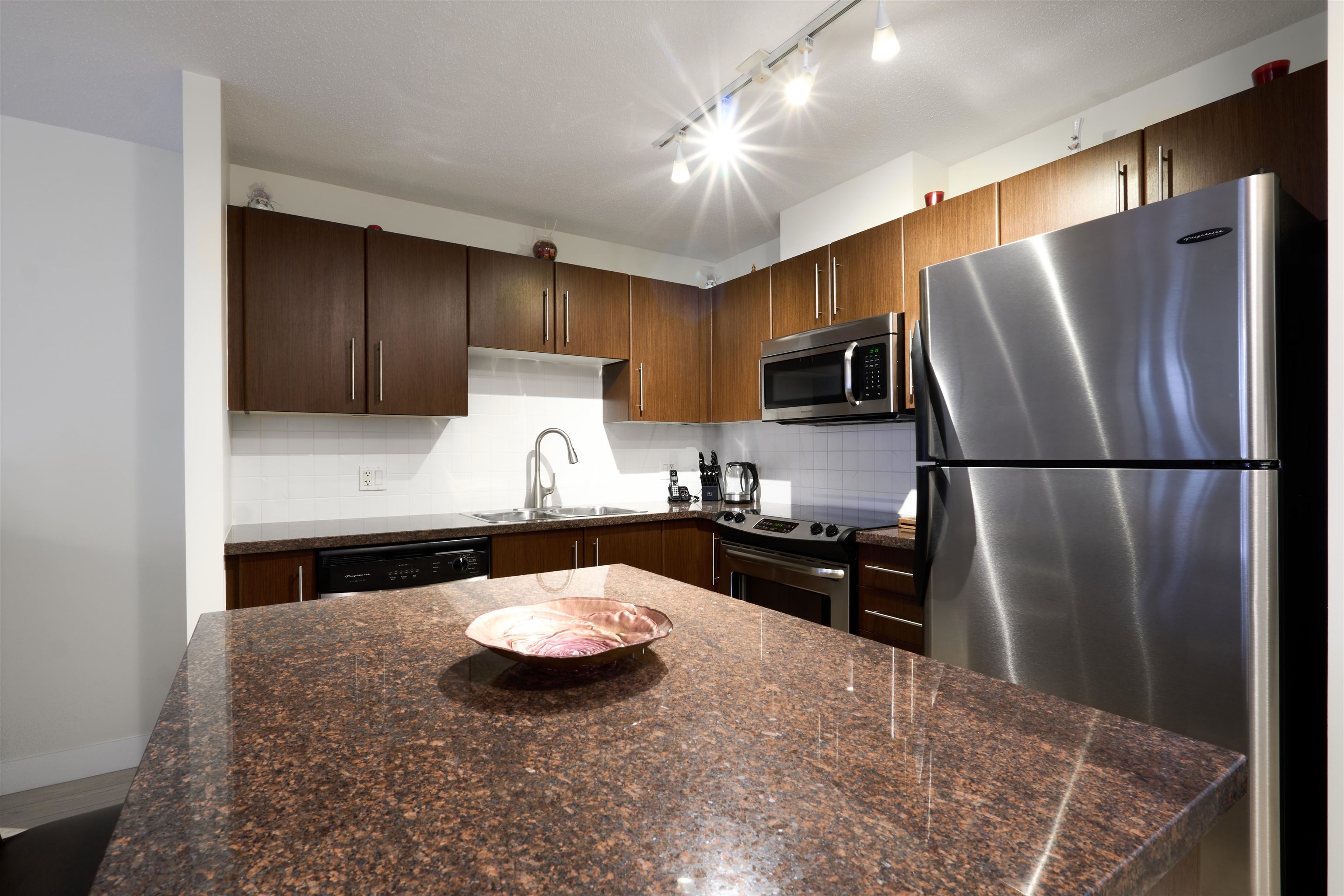 401 2138 MADISON AVENUE Unit: 401