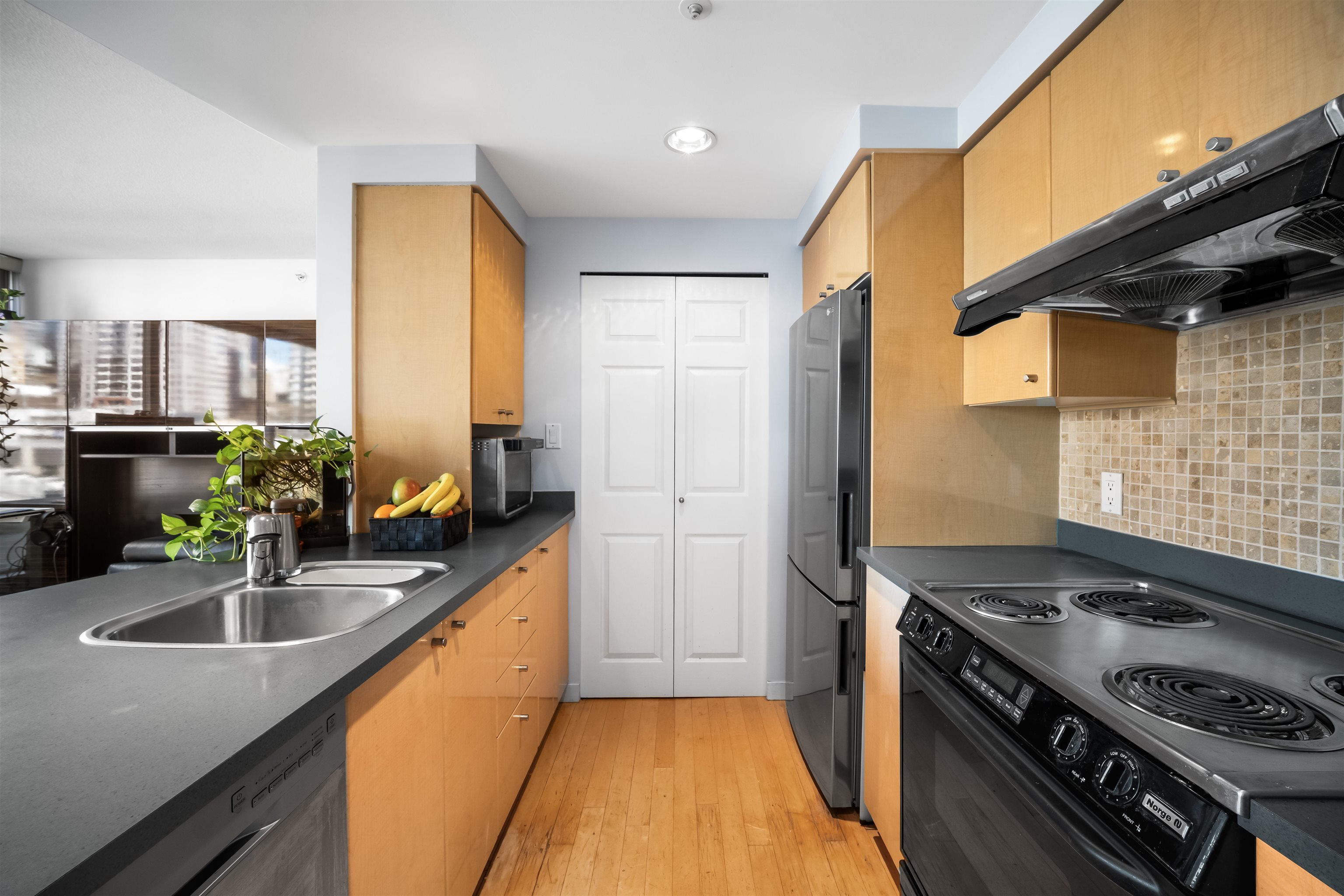 702 1008 CAMBIE STREET Unit: 702