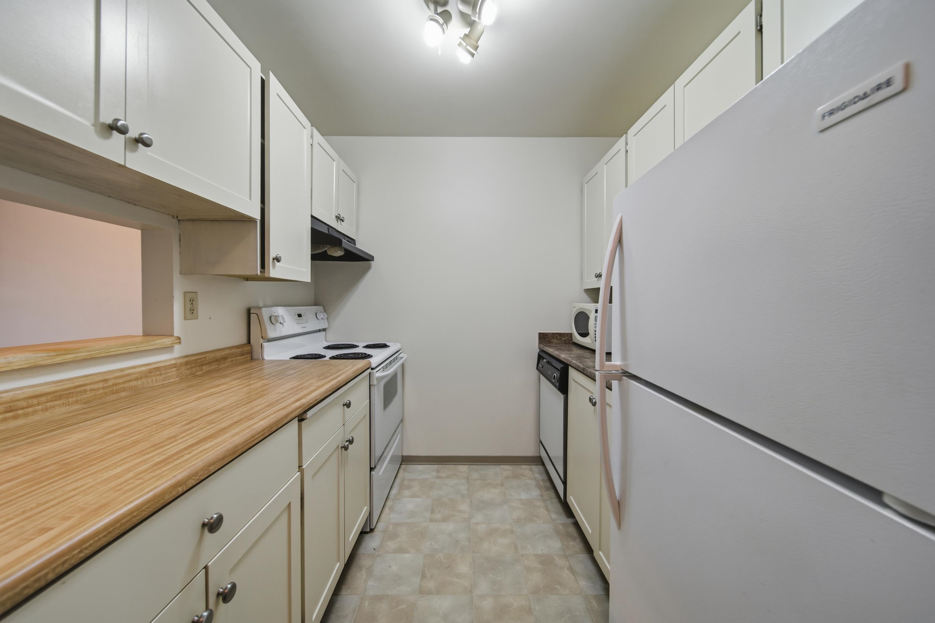 207 3663 W 16 AVENUE Unit: 207