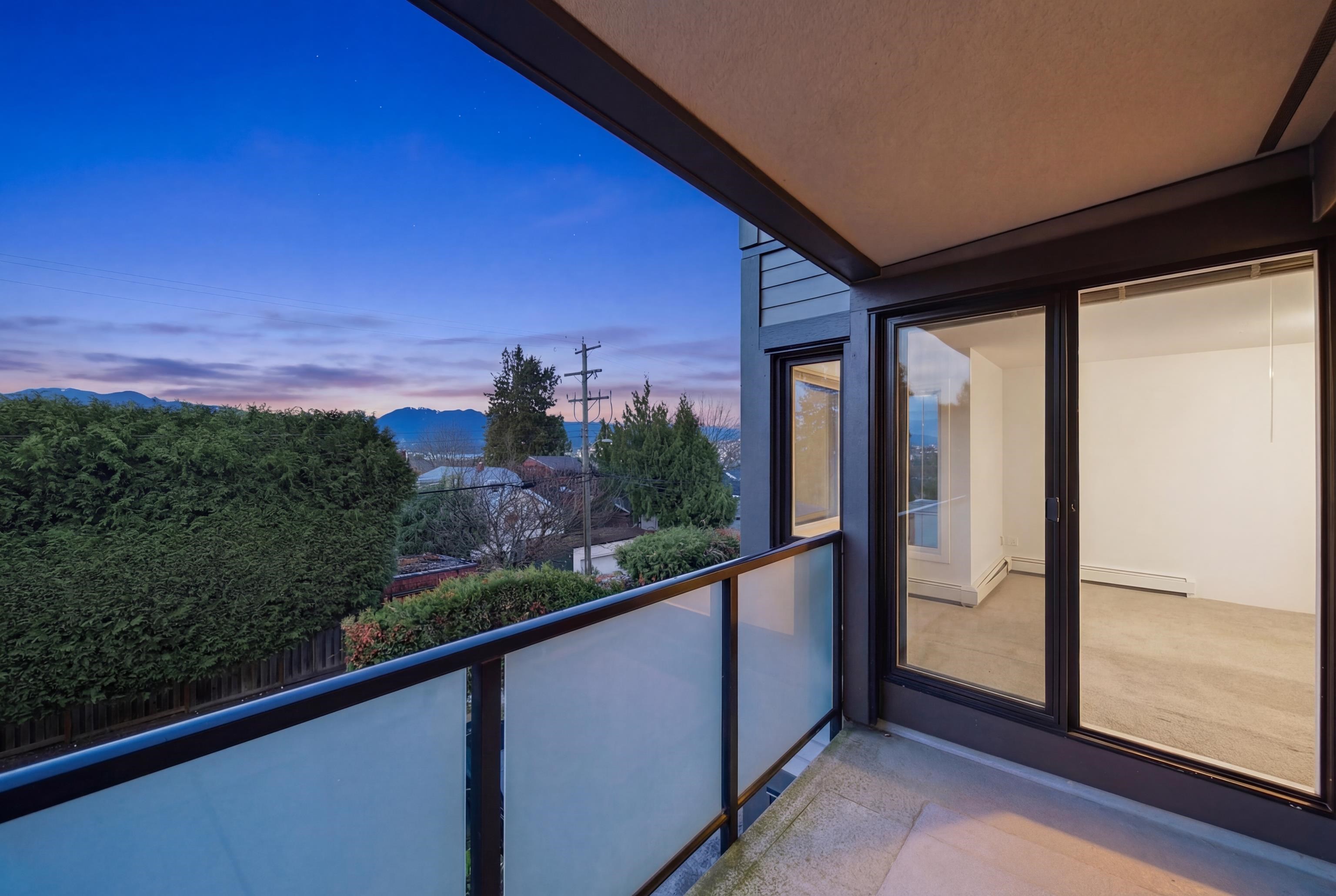 207 3663 W 16 AVENUE Unit: 207