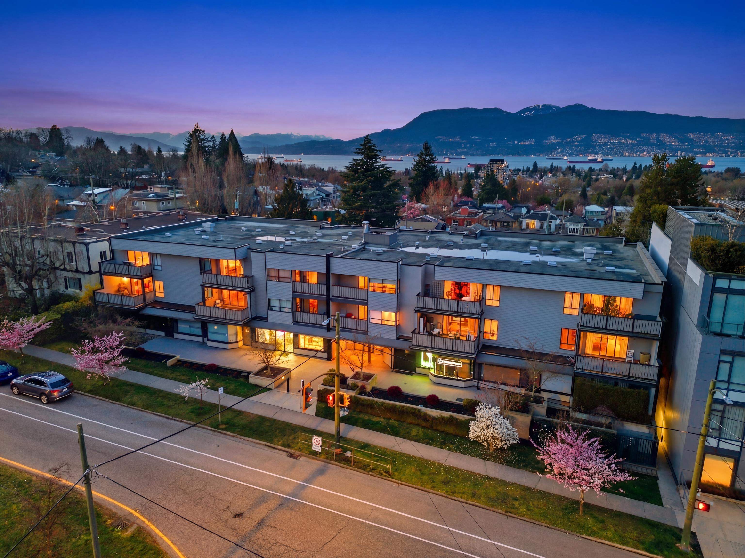 207 3663 W 16 AVENUE Unit: 207