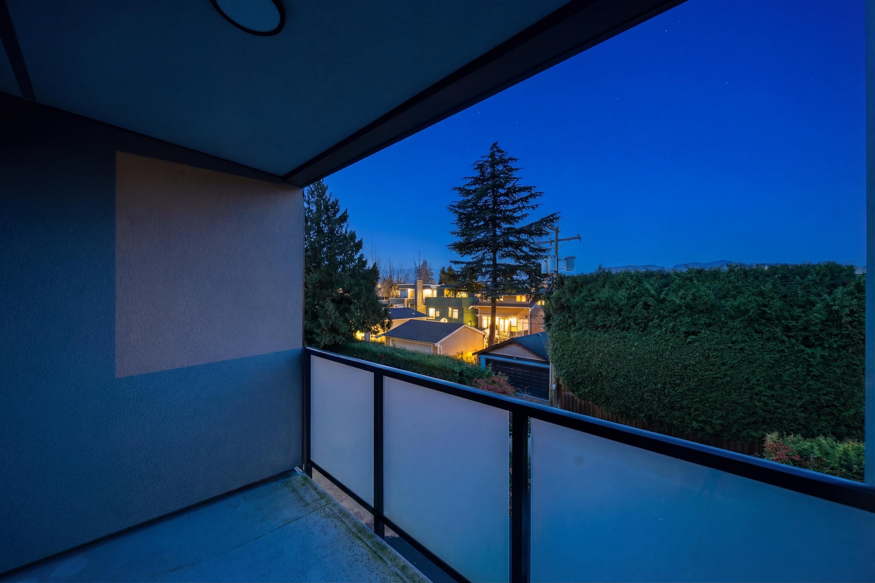 207 3663 W 16 AVENUE Unit: 207