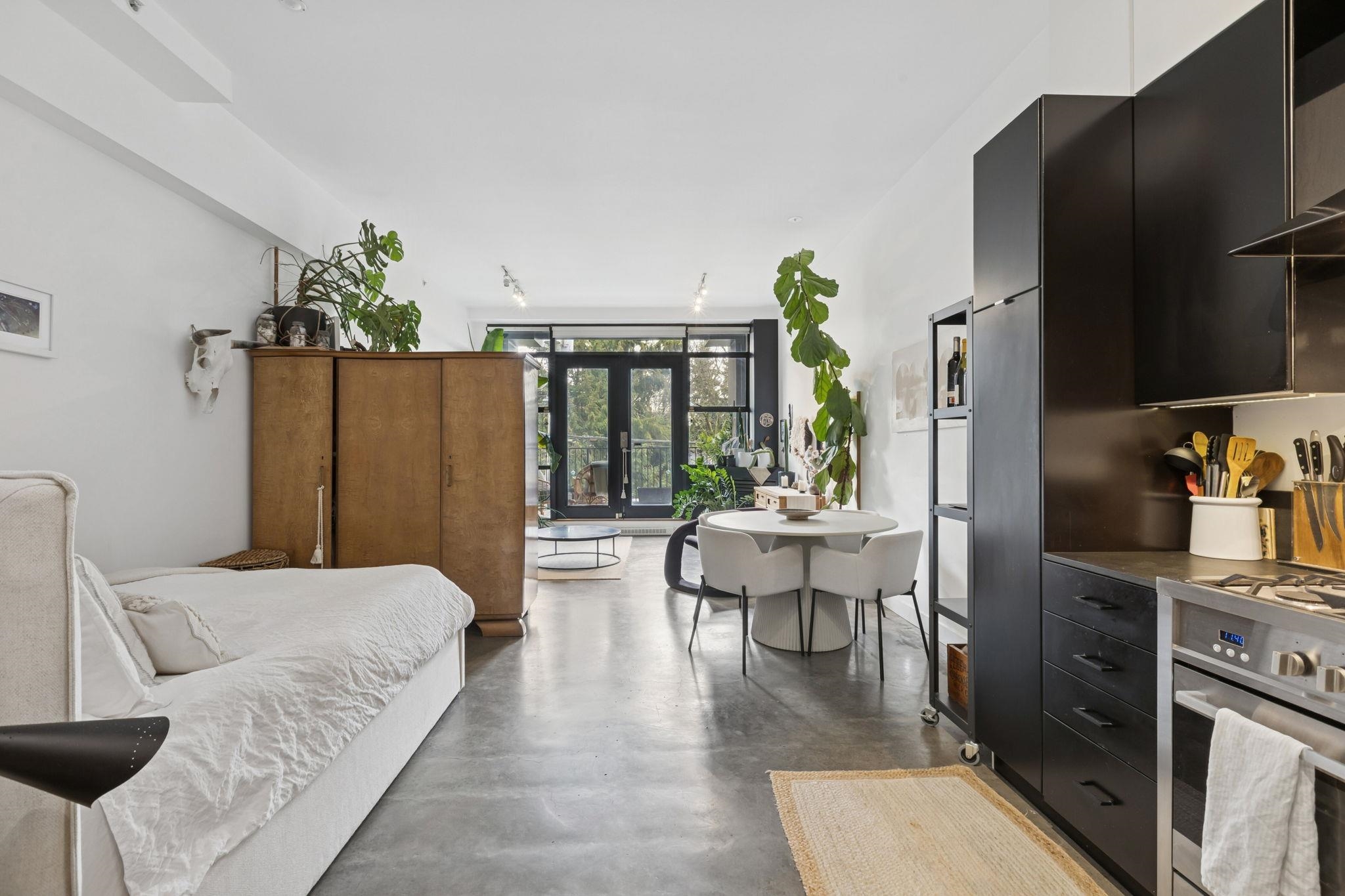 10 2156 W 12TH AVENUE Unit: 10