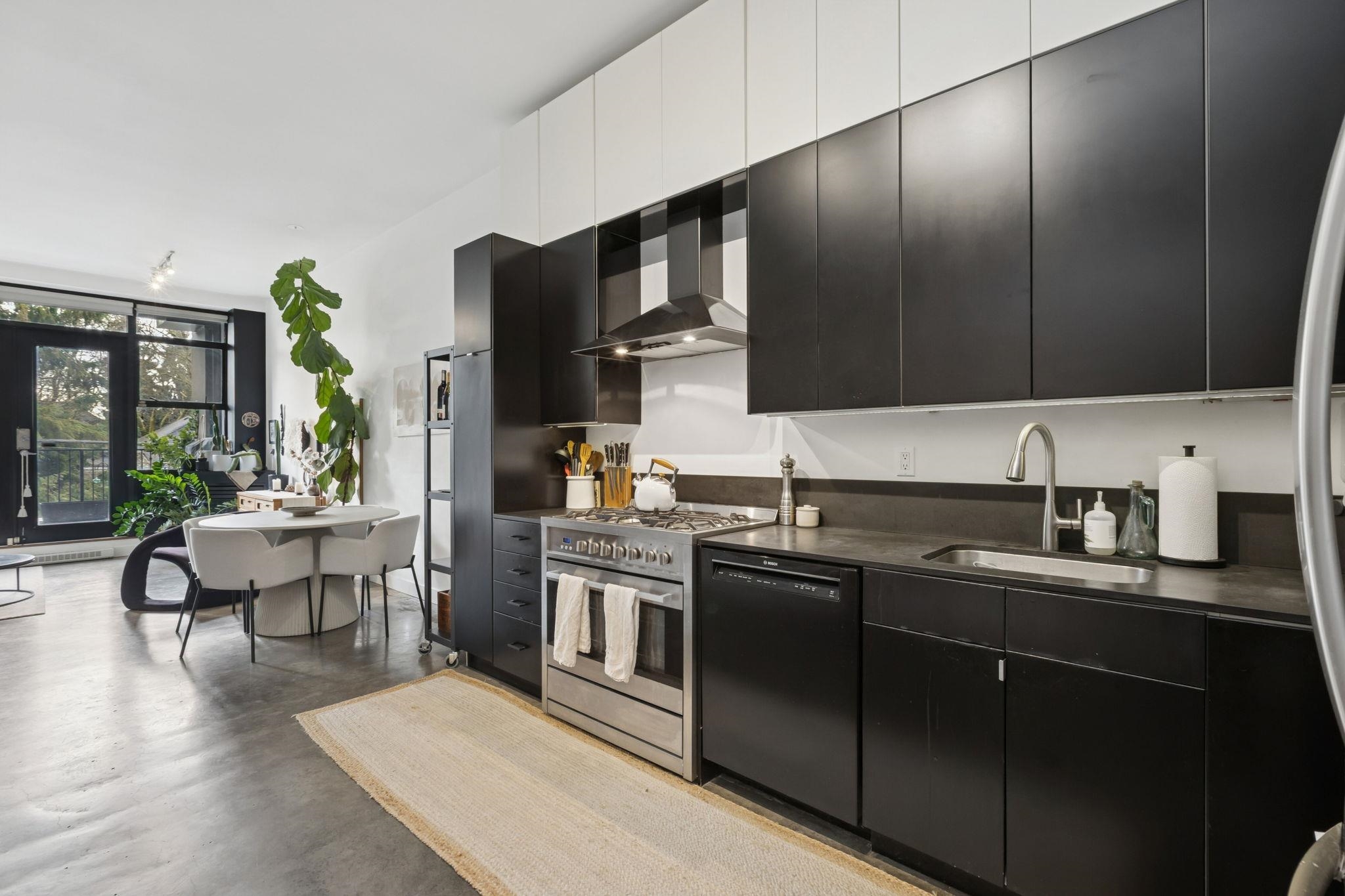 10 2156 W 12TH AVENUE Unit: 10