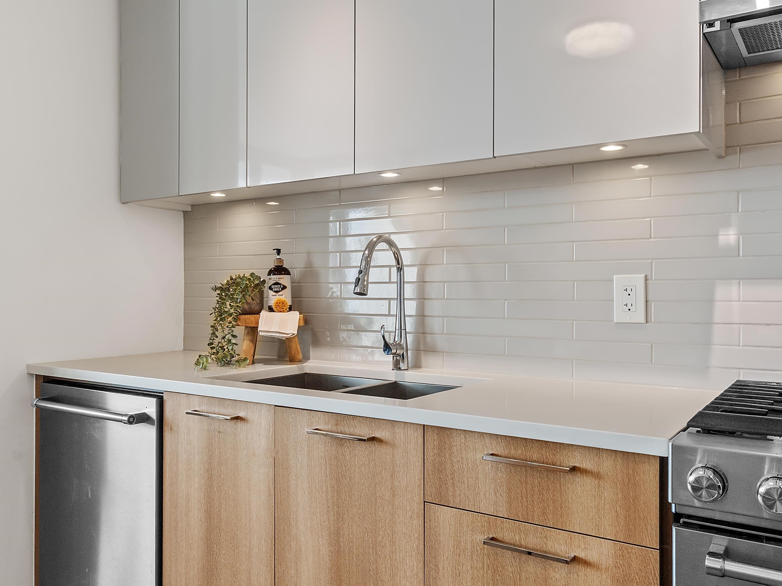 612 258 NELSON'S COURT Unit: 612