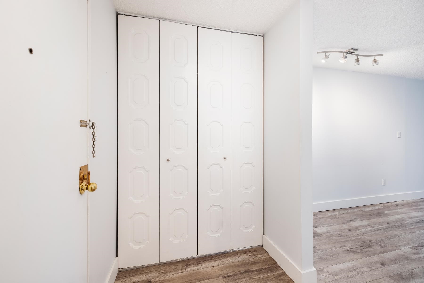 201 830 E 7TH AVENUE Unit: 201