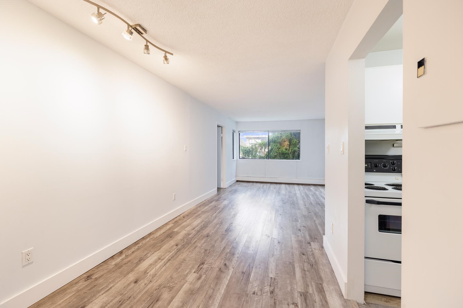 201 830 E 7TH AVENUE Unit: 201