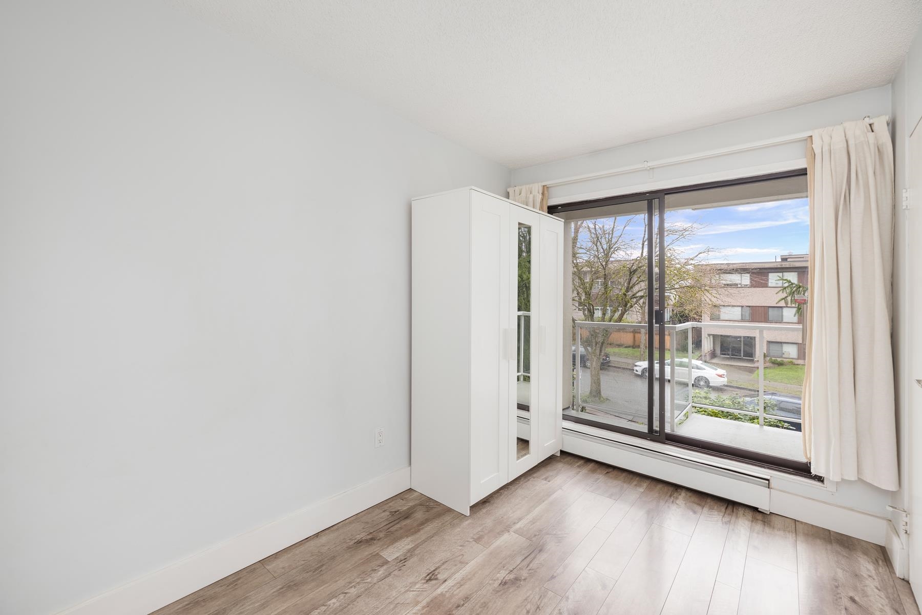 201 830 E 7TH AVENUE Unit: 201