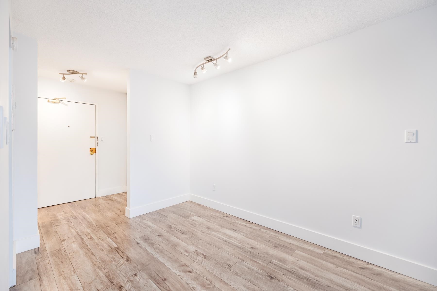 201 830 E 7TH AVENUE Unit: 201