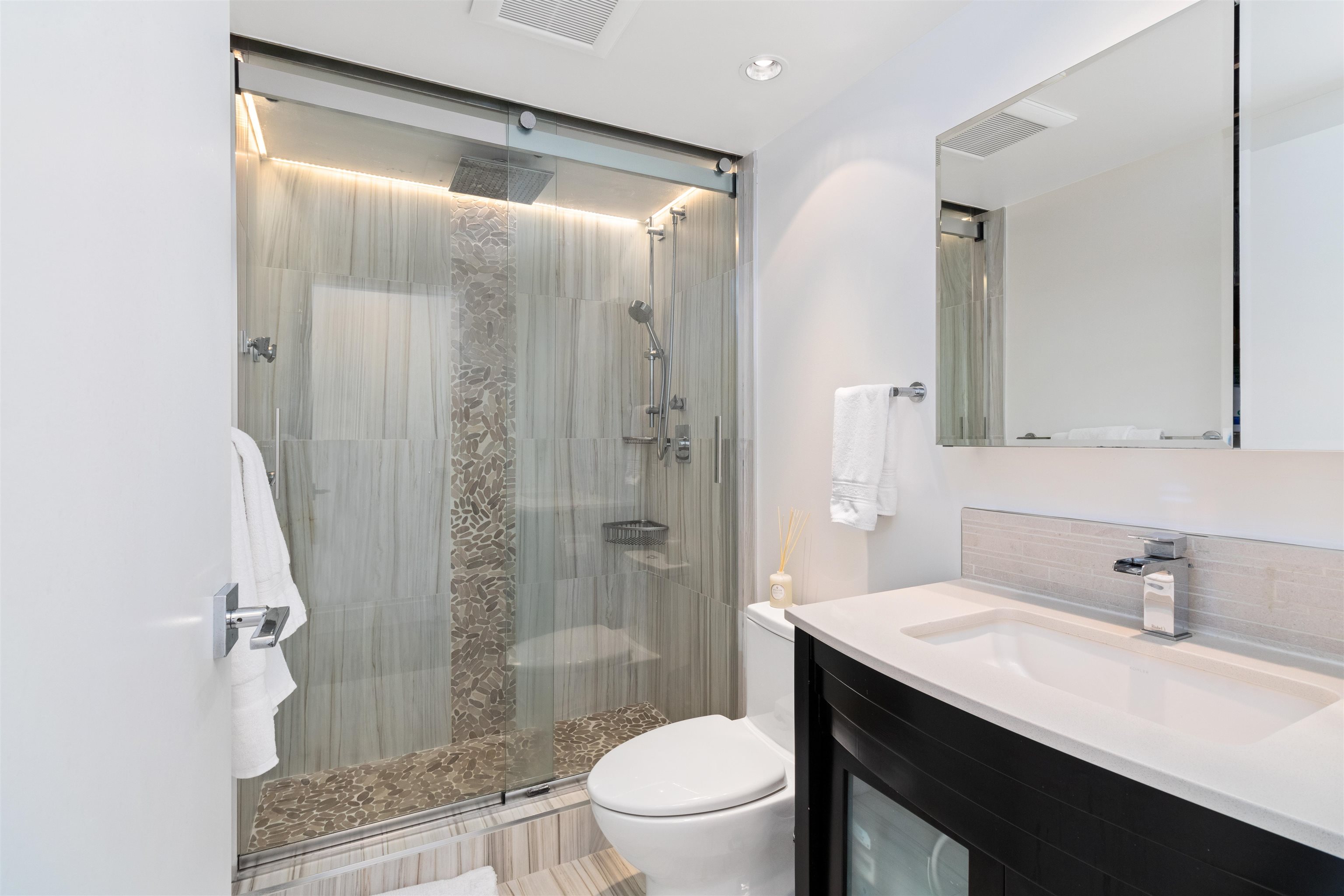 3307 1033 MARINASIDE CRESCENT Unit: 3307