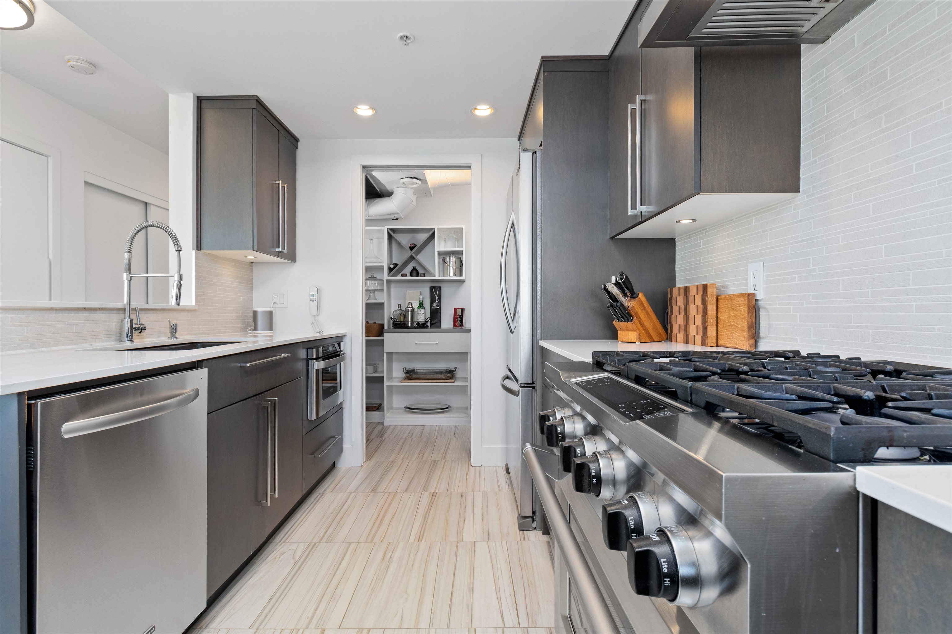 3307 1033 MARINASIDE CRESCENT Unit: 3307